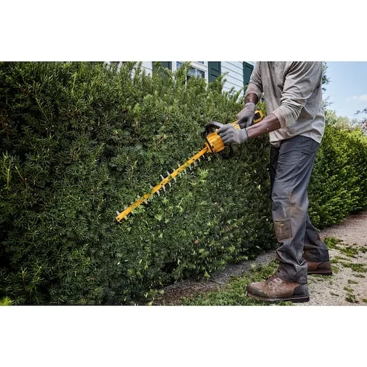 DEWALT DCMHT573X1-QW 54 V XR FLEXVOLT Cordless Hedge Trimmer, 650 mm, 9 Ah