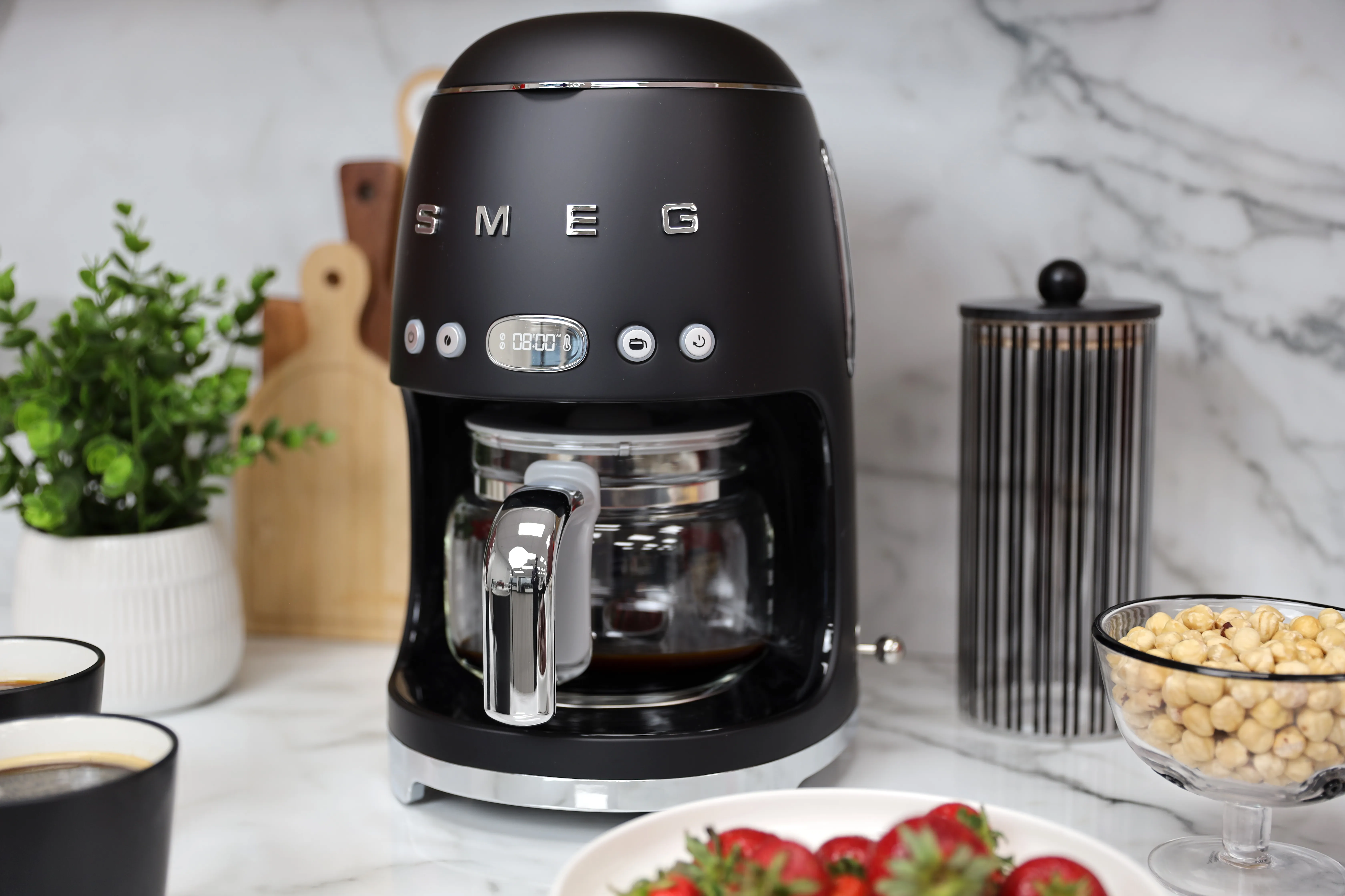 Smeg 50's Style DCF02BLMEU -kahvinkeitin, t&auml;ysautomaattinen, musta