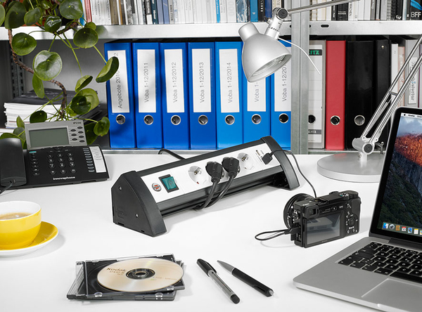 Brennenstuhl Premium Office Line, 4xCEE7/4, CEE7/7, 2xUSB, musta/valk.