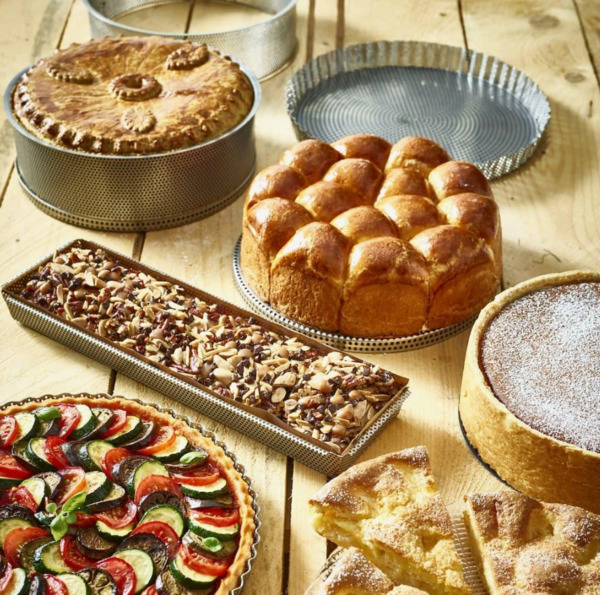De Buyer Crostata Forato perforoitu py&ouml;re&auml; piirakkavuoka irtopohjalla ruostumaton ter&auml;s, 28 cm