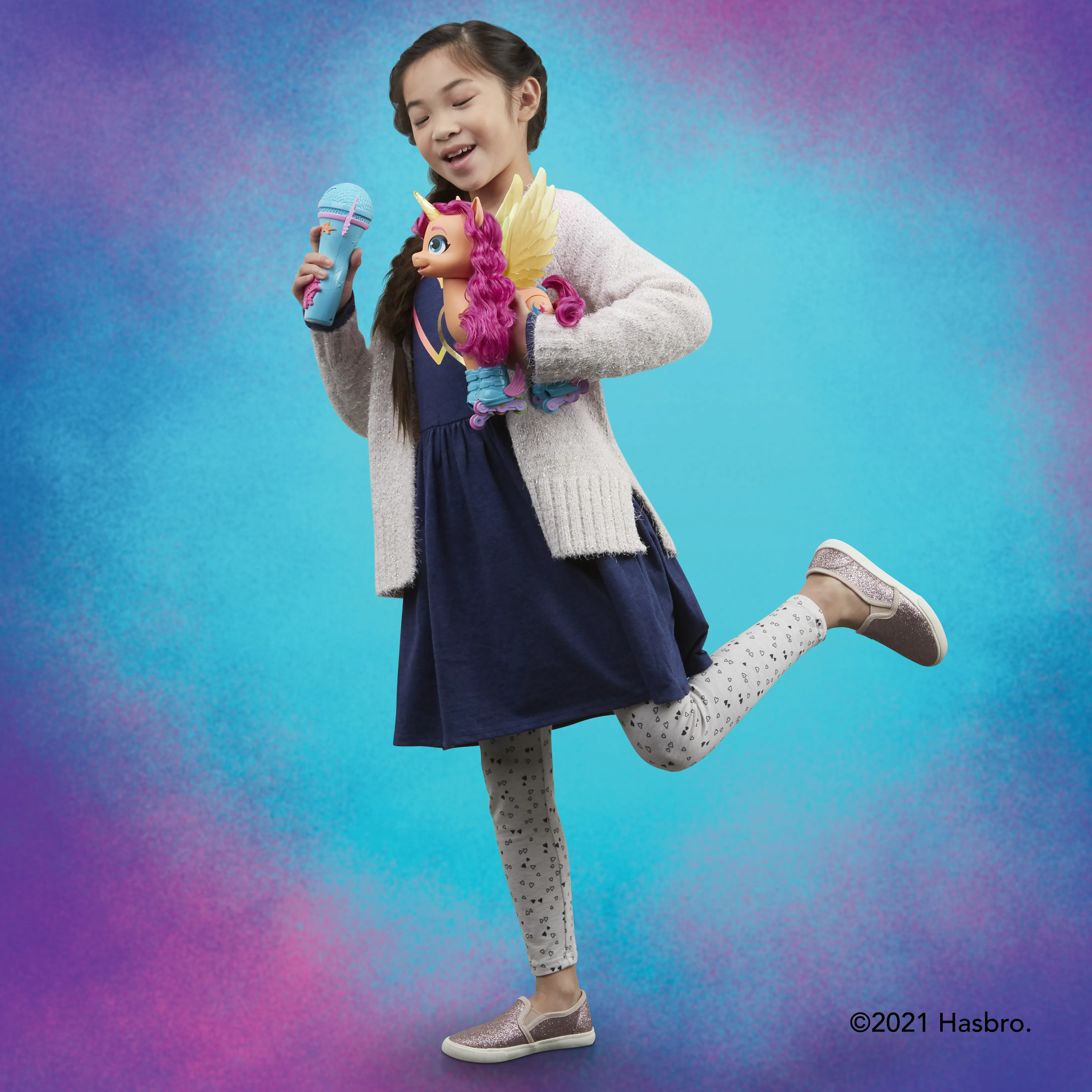 Hasbro My Little Pony: A New Generation Sing-and-Skate Sunny Starscout Toy Figure