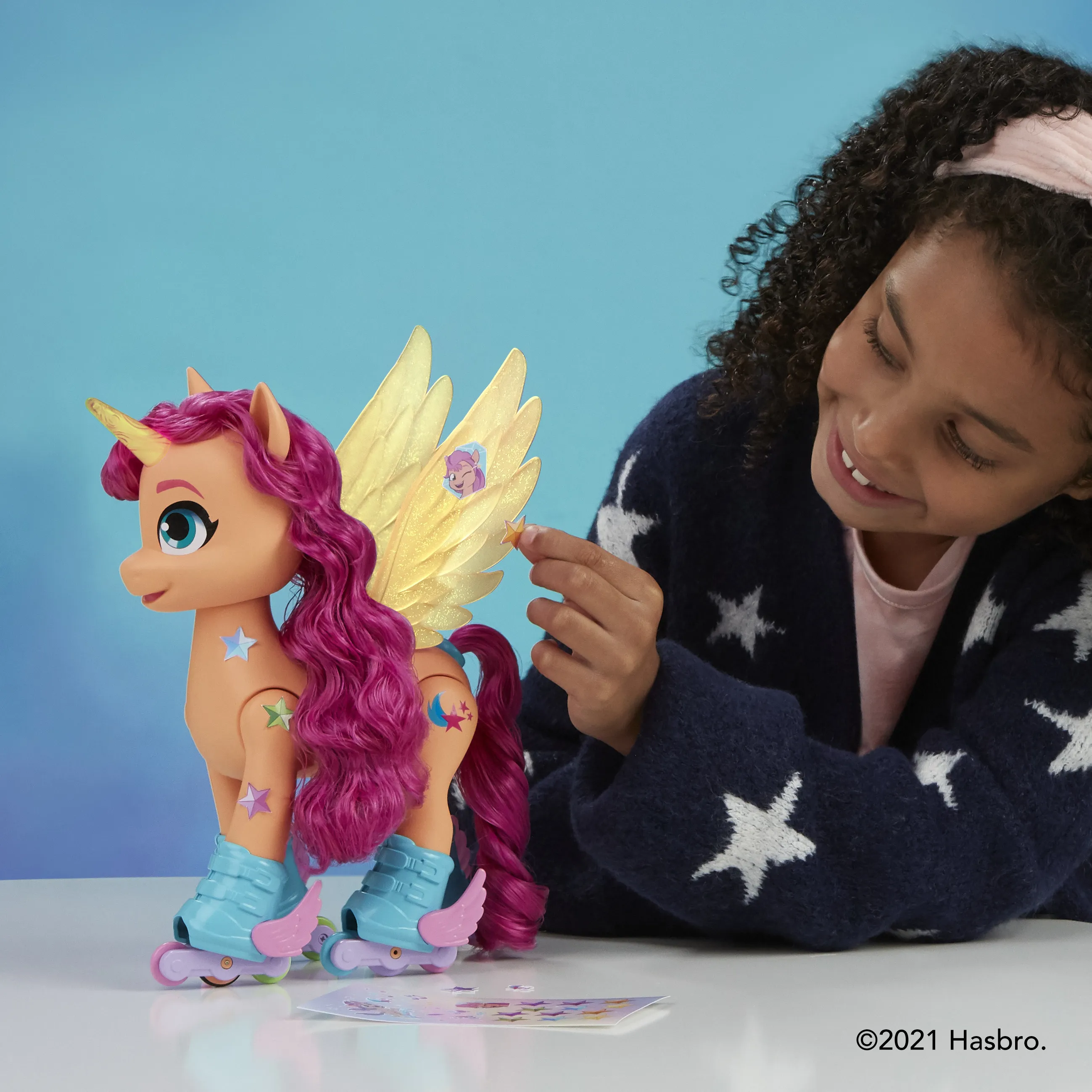 Hasbro My Little Pony: A New Generation Sing-and-Skate Sunny Starscout Toy Figure
