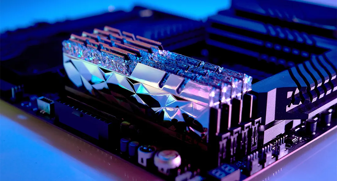 G.Skill Trident Z Royal Elite 16 Gt (2 x 8 Gt) DDR4 4000 MHz, CL14 -muisti, Hopea