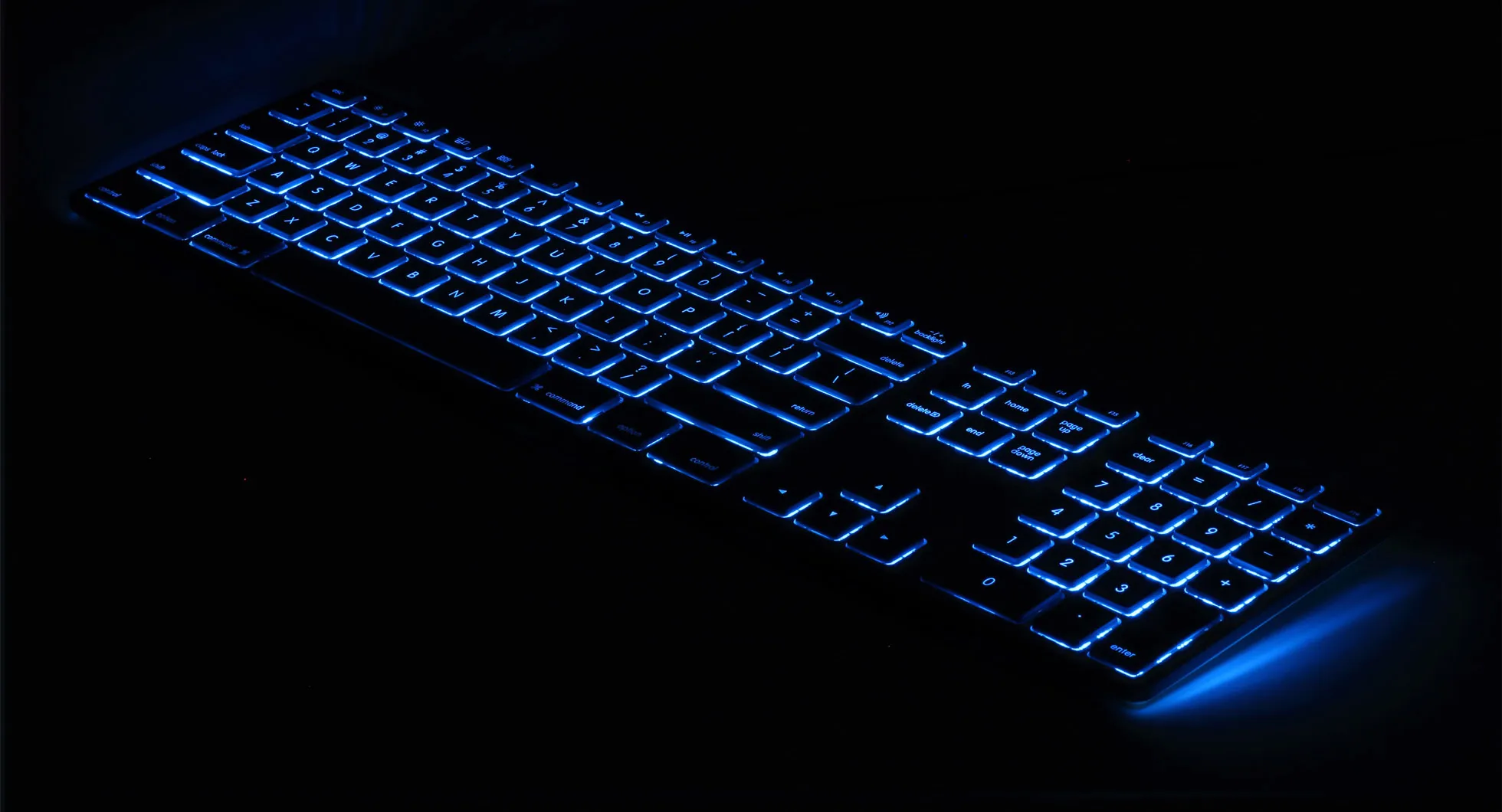 Matias RGB Backlit Wired Aluminum PC Nordic -näppäimistö, musta