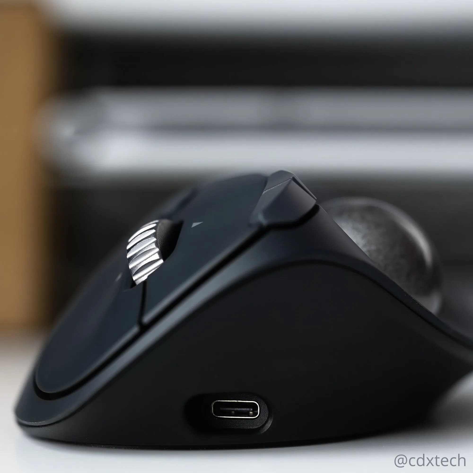 Kensington Pro Fit Ergo TB550 -langaton trackball-hiiri, musta