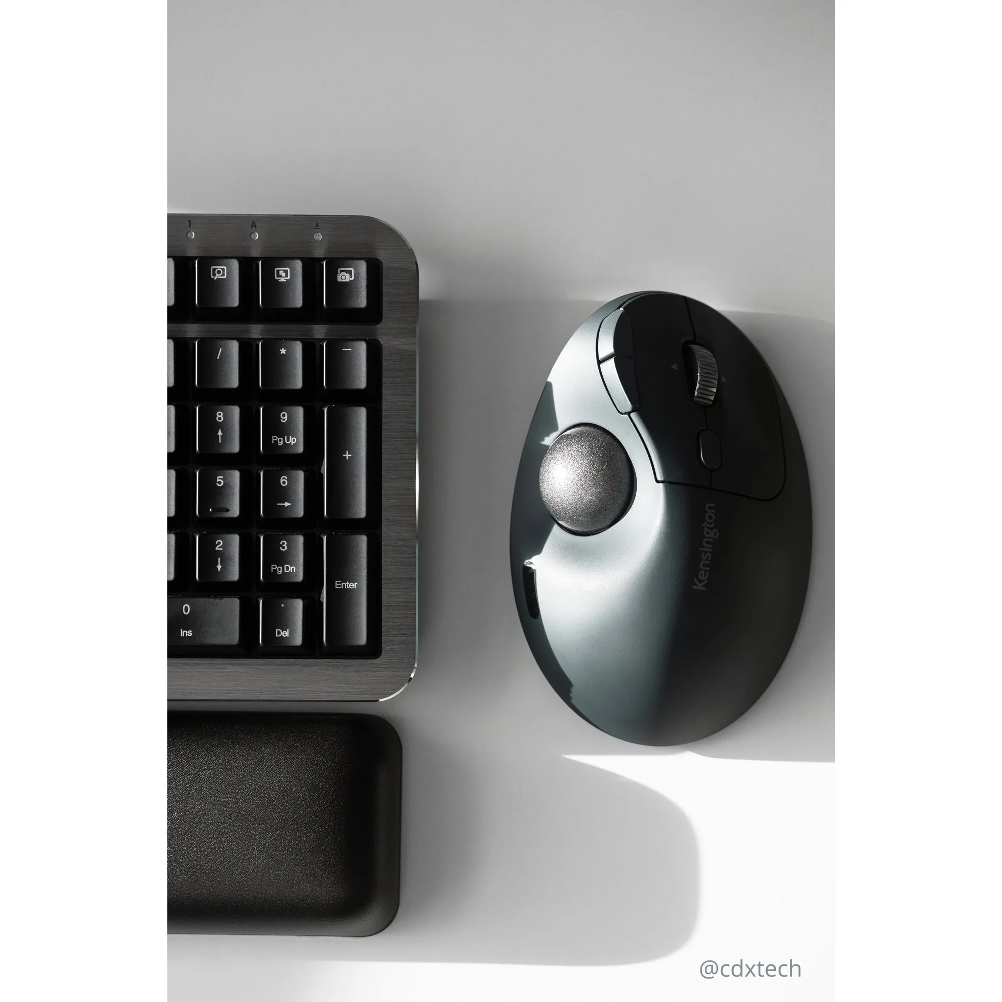 Kensington Pro Fit Ergo TB550 -langaton trackball-hiiri, musta