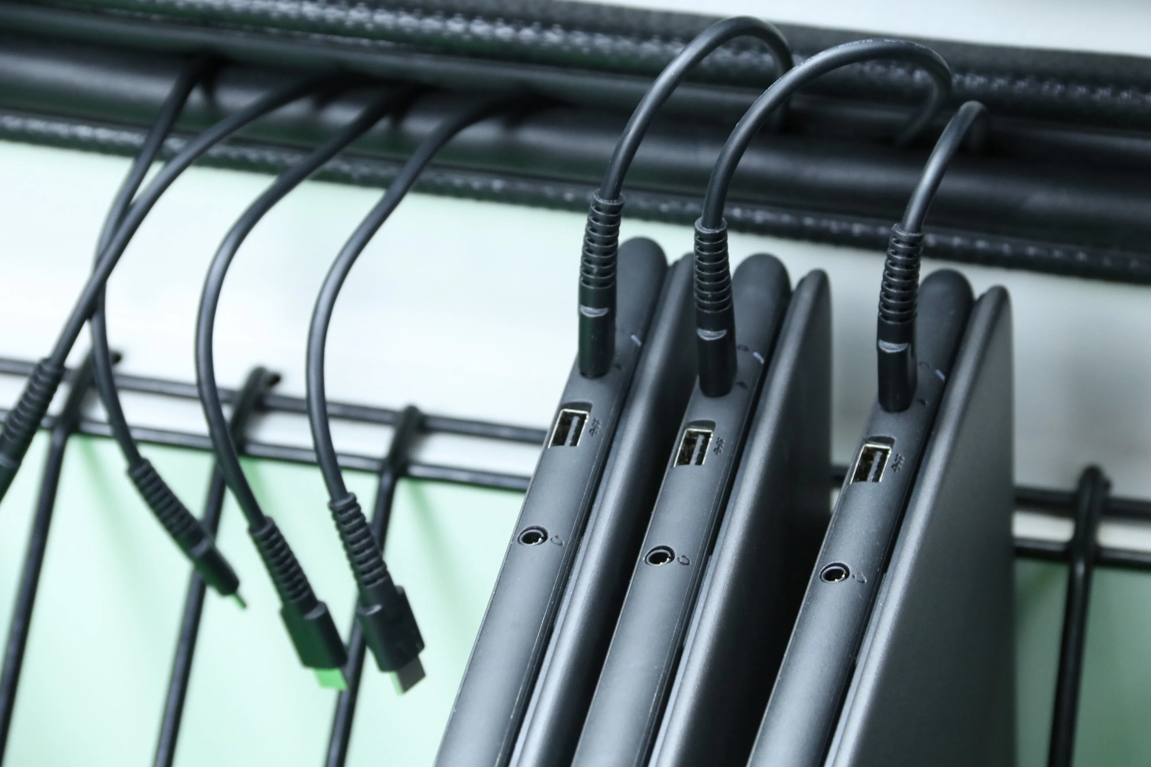 LocknCharge Carrier 30 MK5 with LARGE Baskets Charge-Only 30 units Chromebook/iPad/laptop