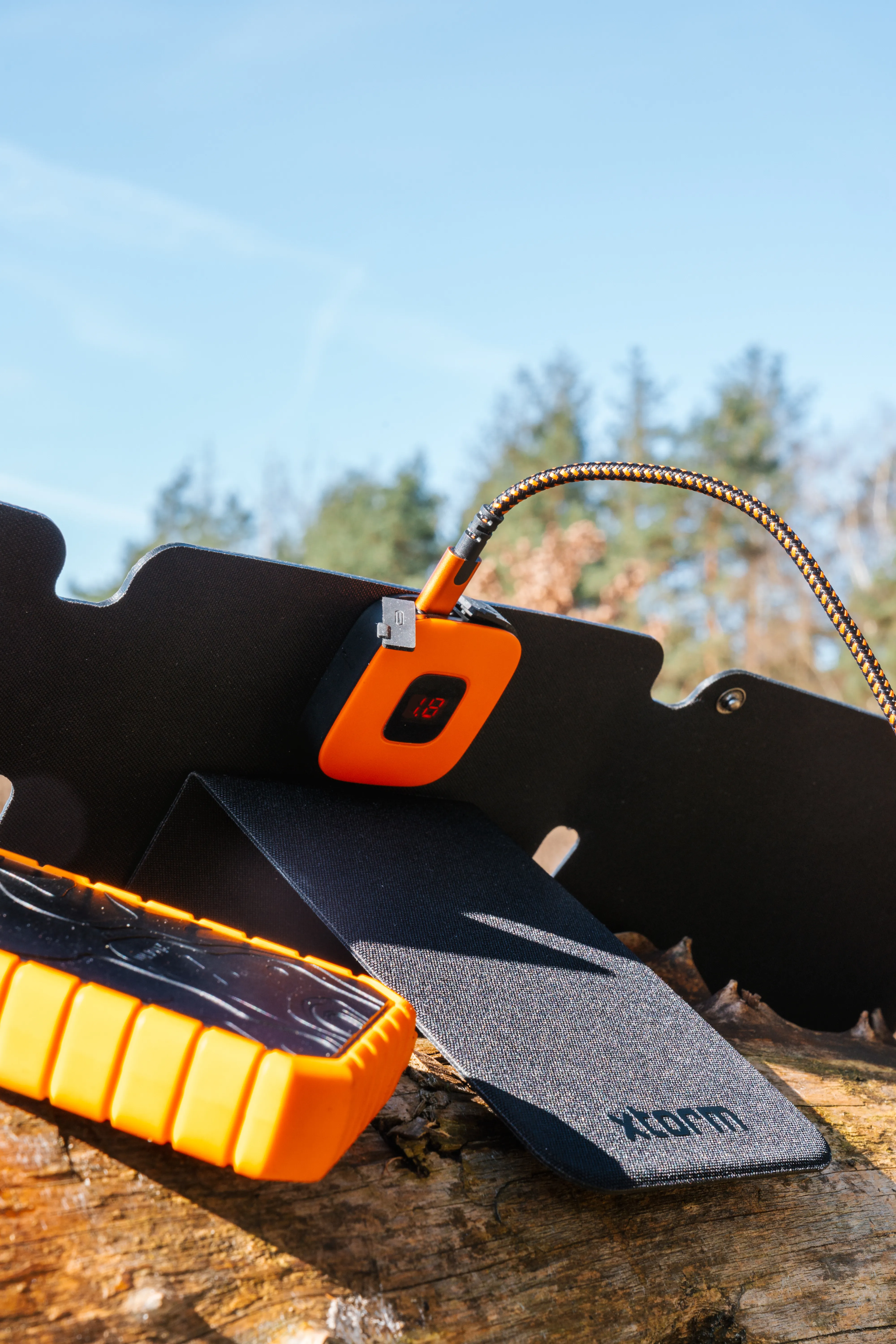Xtorm Powerful SolarBooster 28W - Solar panel IPX4 USB-C/A outputs