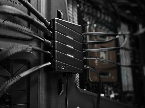 NZXT Grid - Fan hub with 10 ports and white LEDS