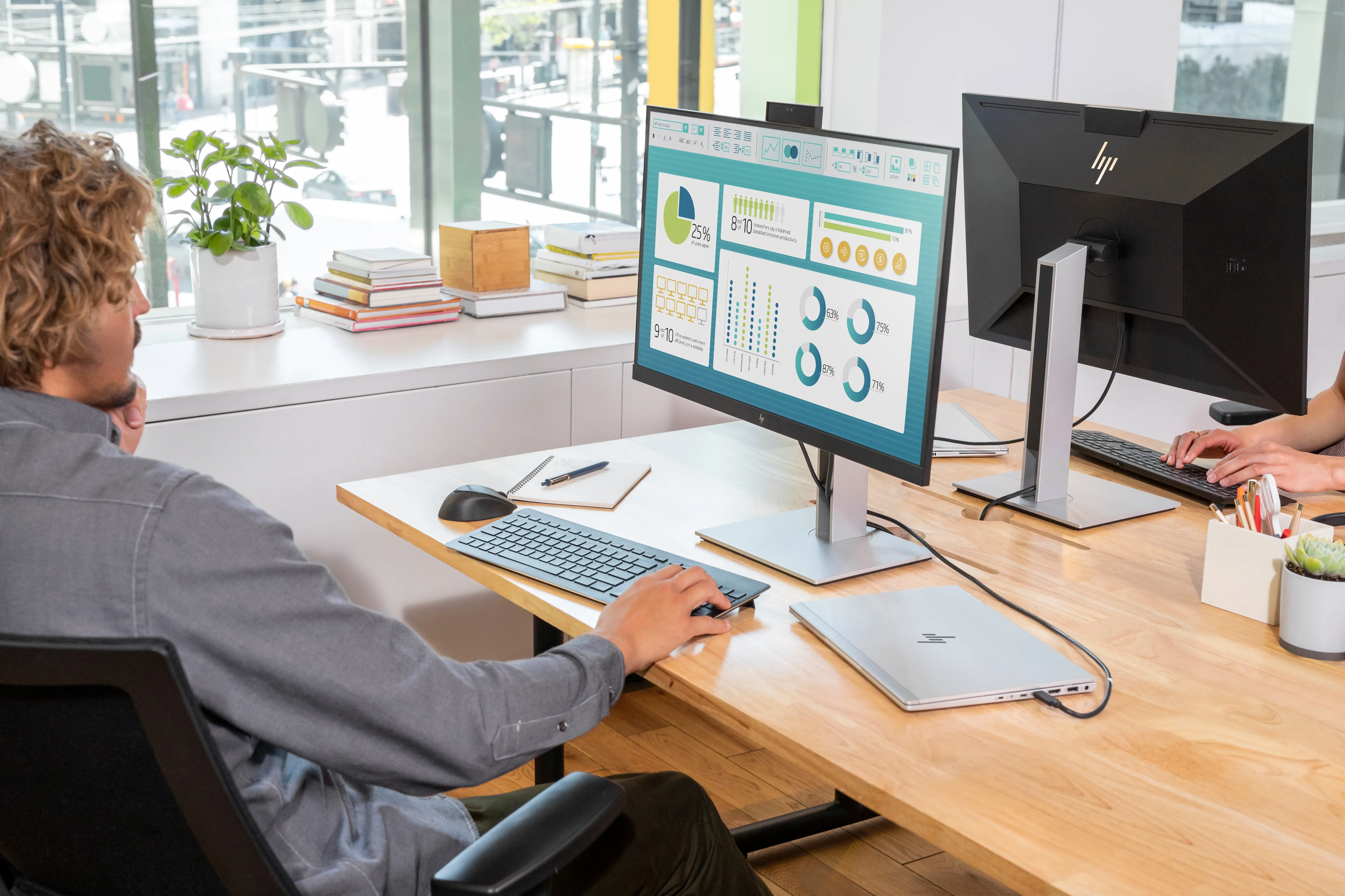 HP 27" E27d G4, QHD, IPS -n&auml;ytt&ouml; (incl. Docking)