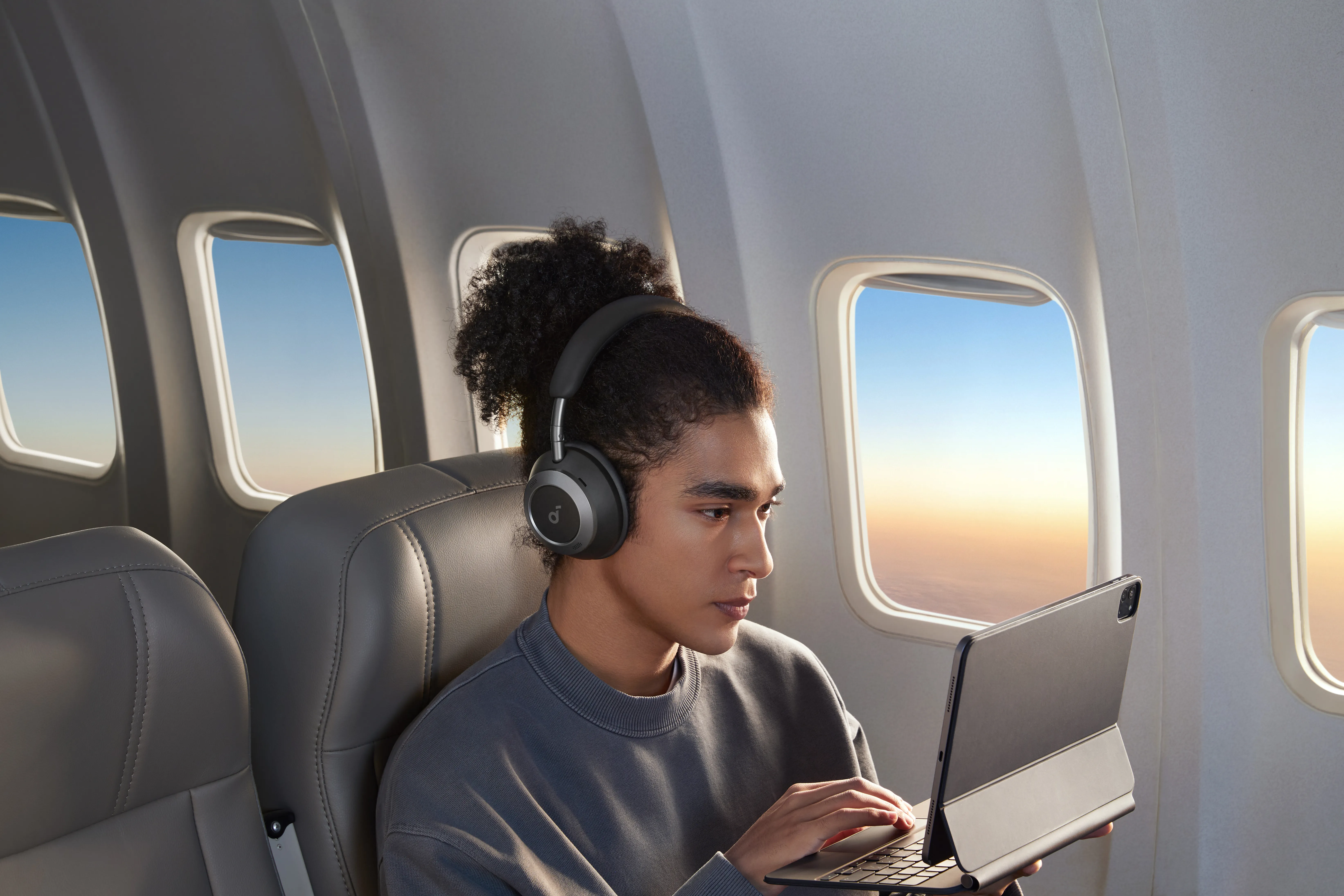 Anker Soundcore Space One Pro tr&aring;dl&ouml;s headset + fodral, svart