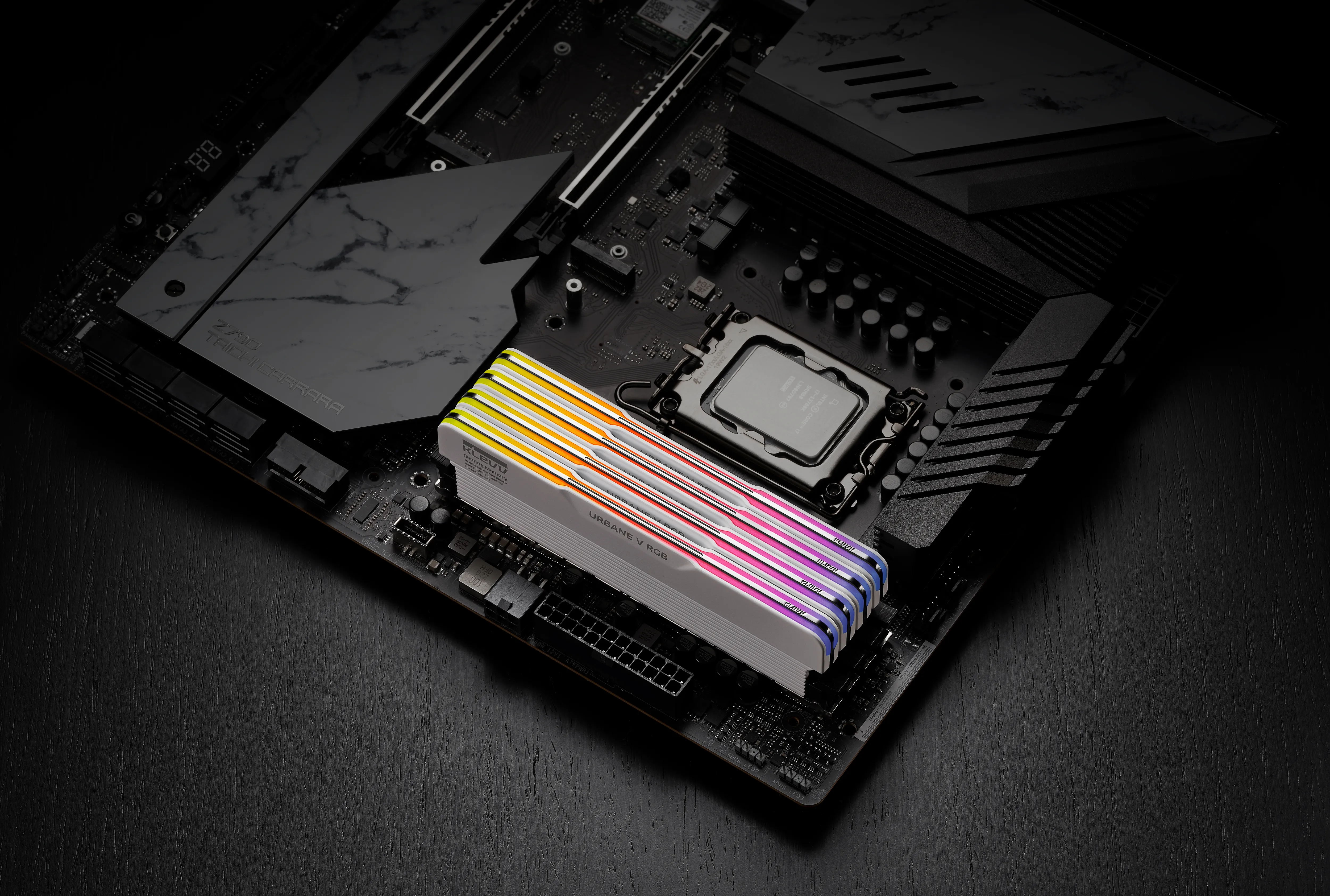 KLEVV URBANE V RGB 32 Gt (2 x 16 Gt) DDR5 6000 MHz, CL30 -muisti, valkoinen (EXPO, XMP)