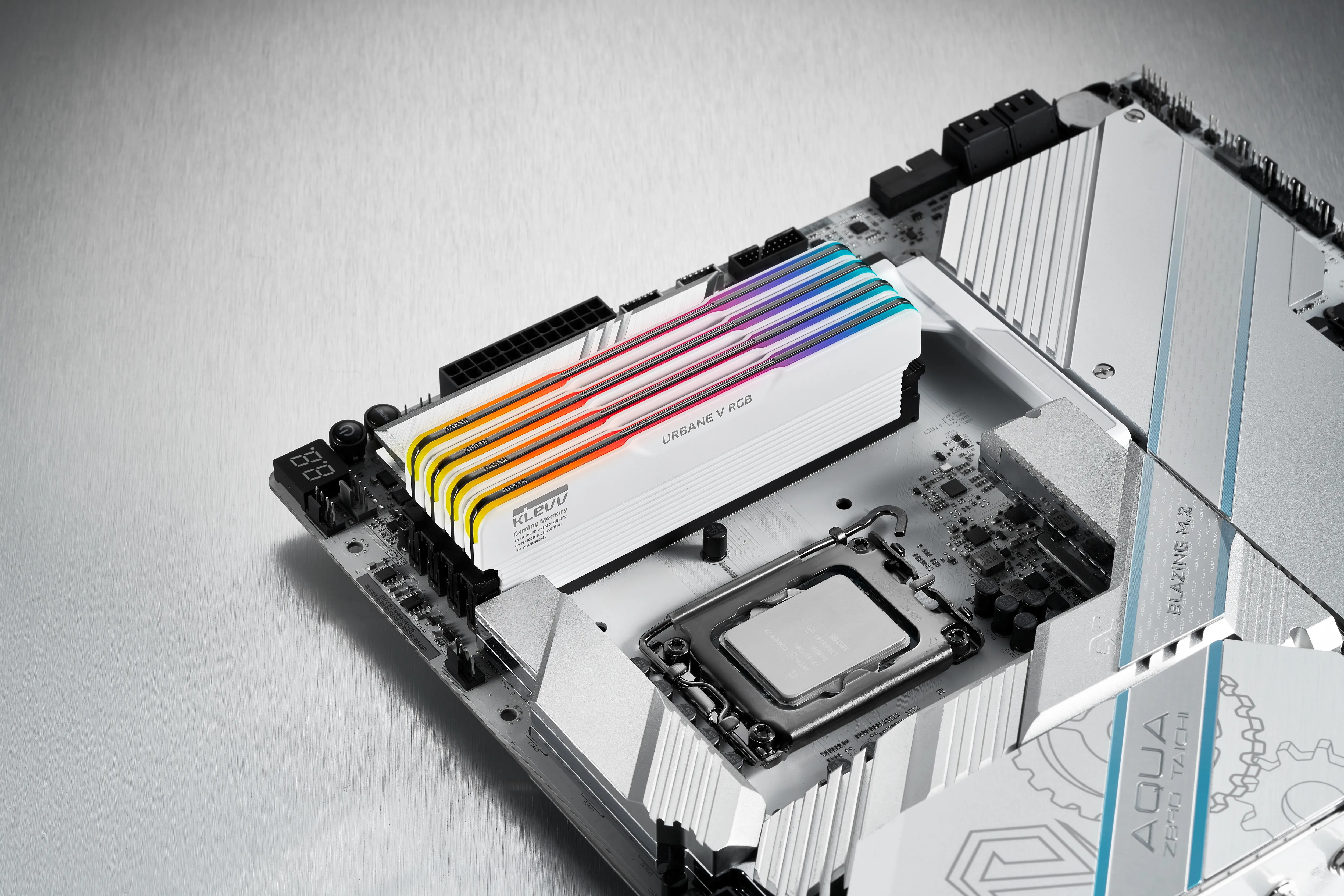 KLEVV URBANE V RGB 32 Gt (2 x 16 Gt) DDR5 6000 MHz, CL30 -muisti, valkoinen (EXPO, XMP)