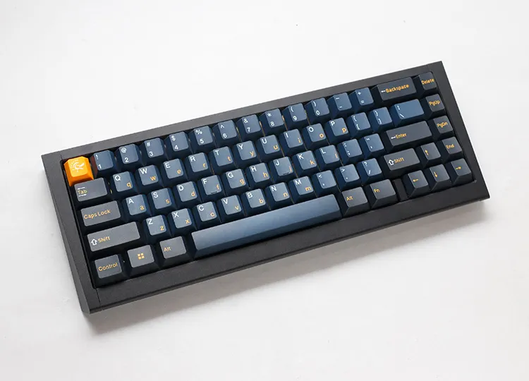 Ducky Outlaw 65 mekaniskt tangentbord, svart