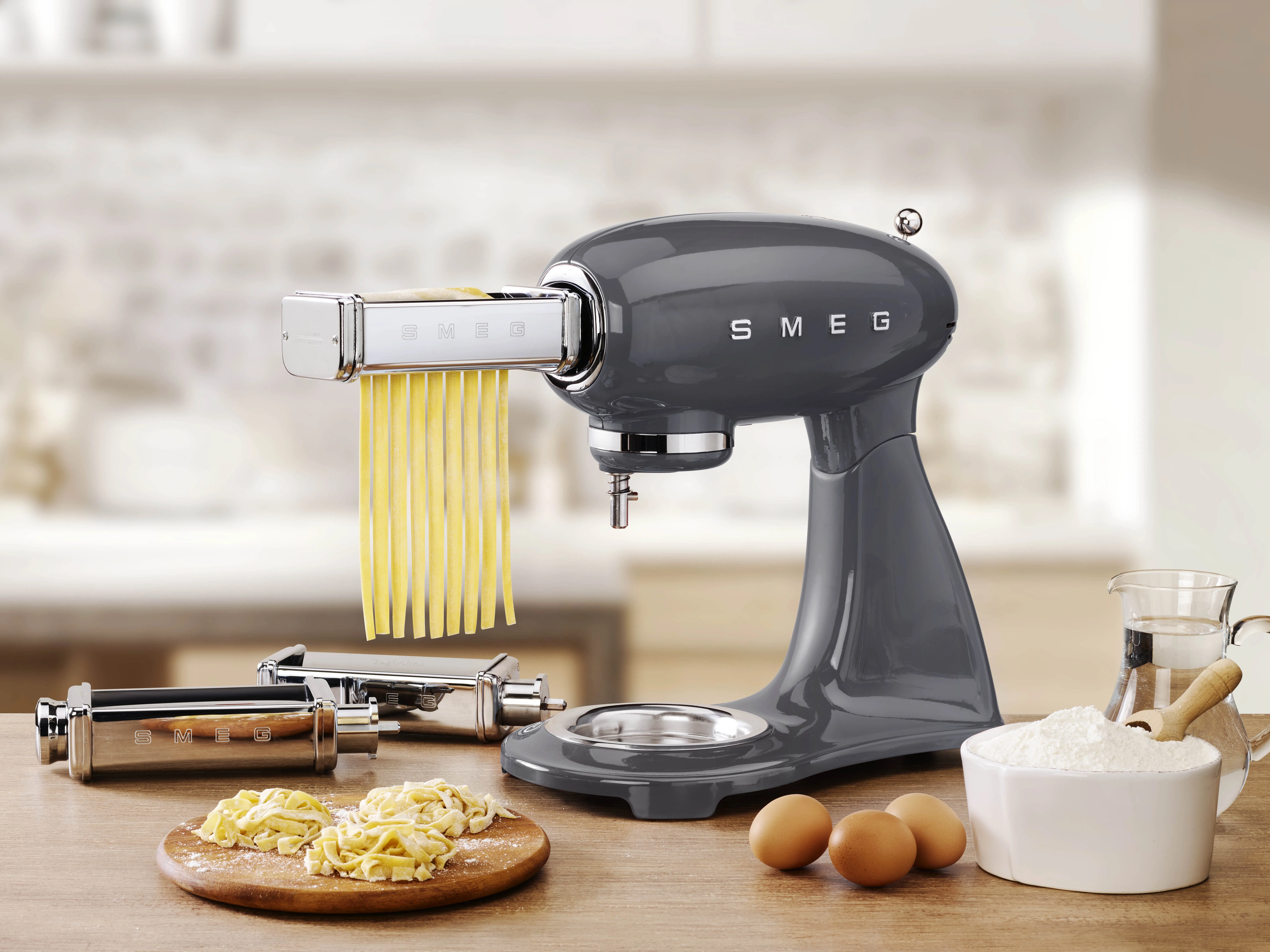 Smeg SMF03GREU -yleiskone, Harmaa