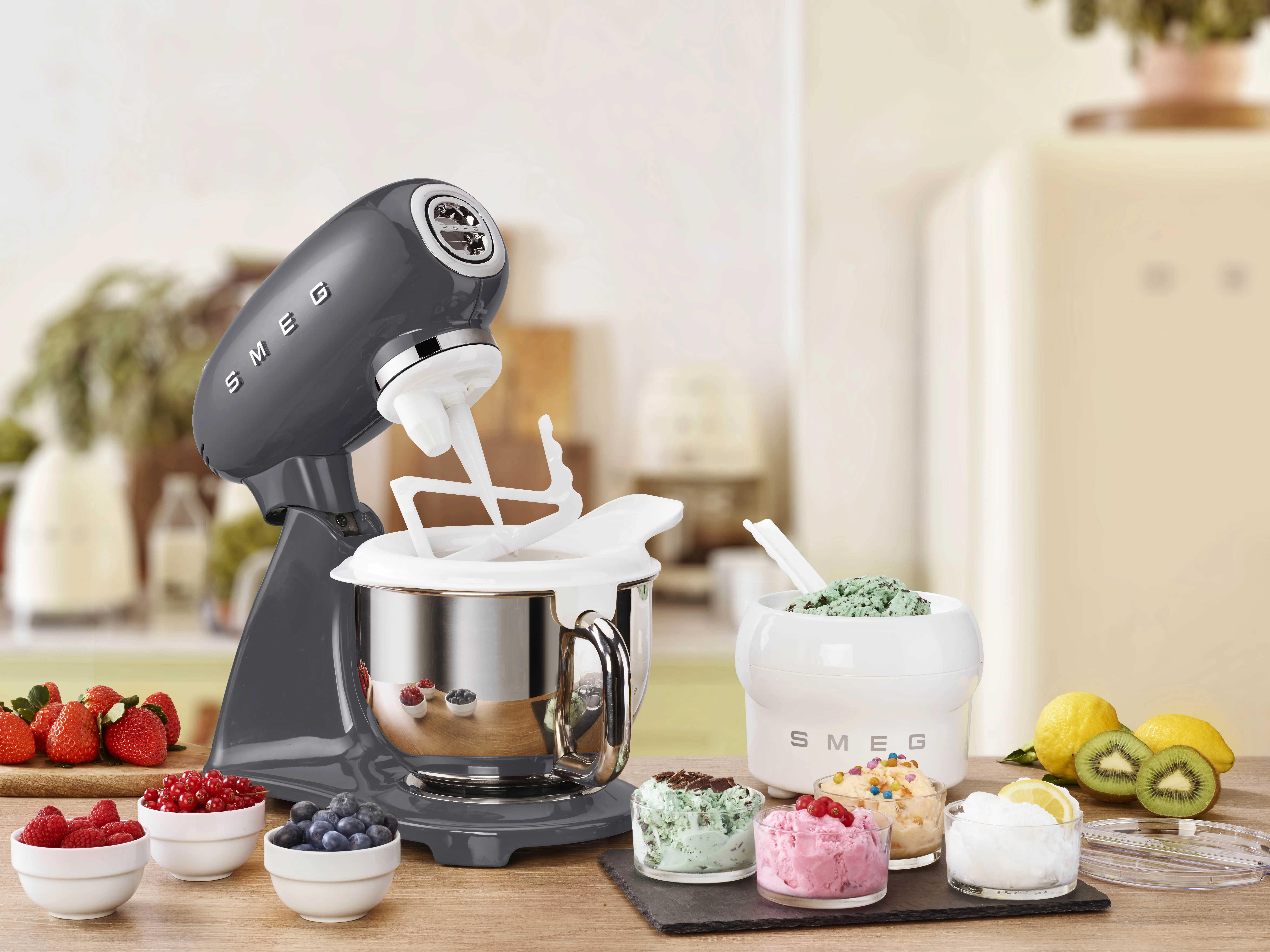 Smeg SMF03GREU -yleiskone, Harmaa