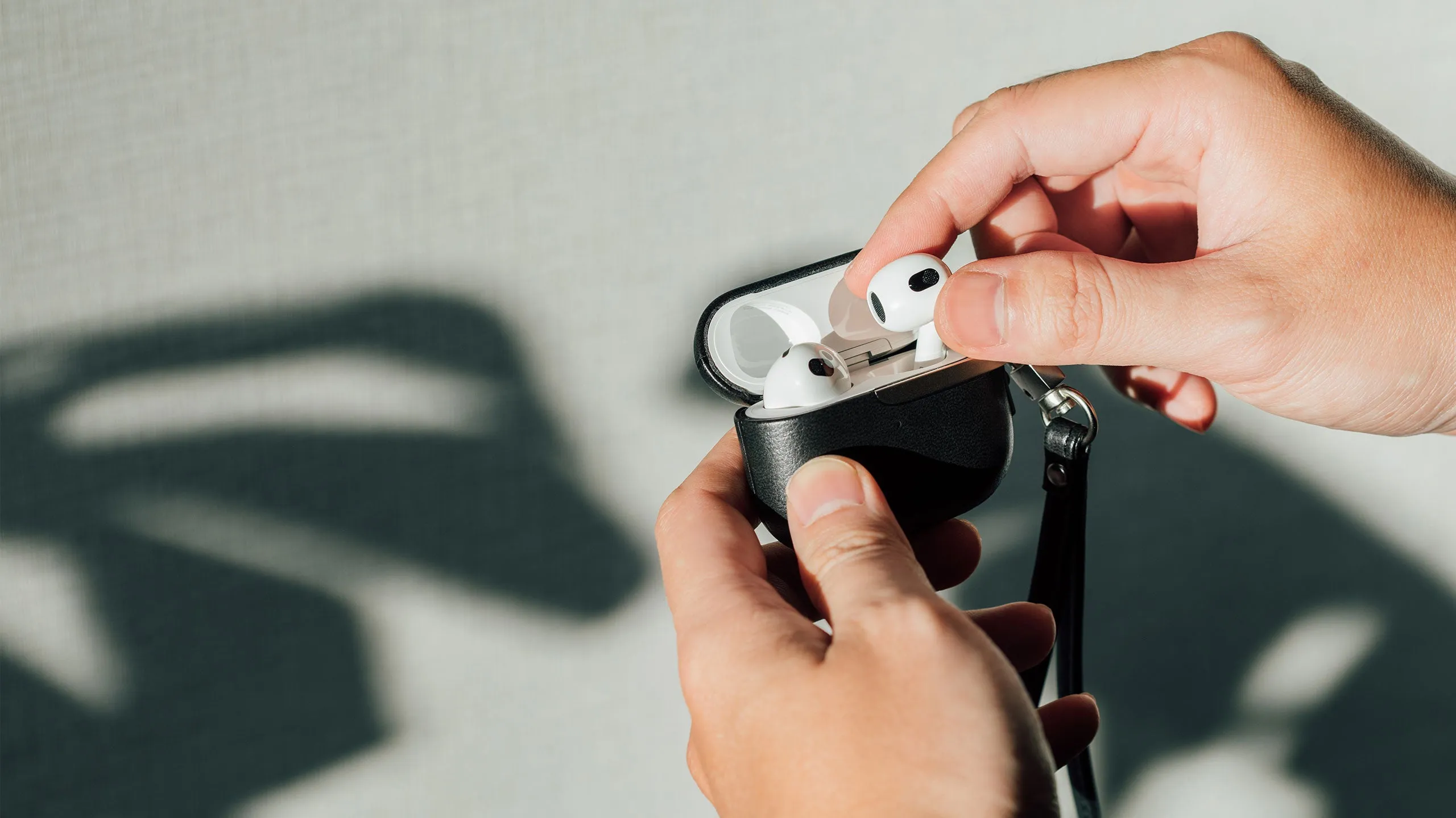 Moshi Pebbo Luxe f&ouml;r AirPods 3 - Svart