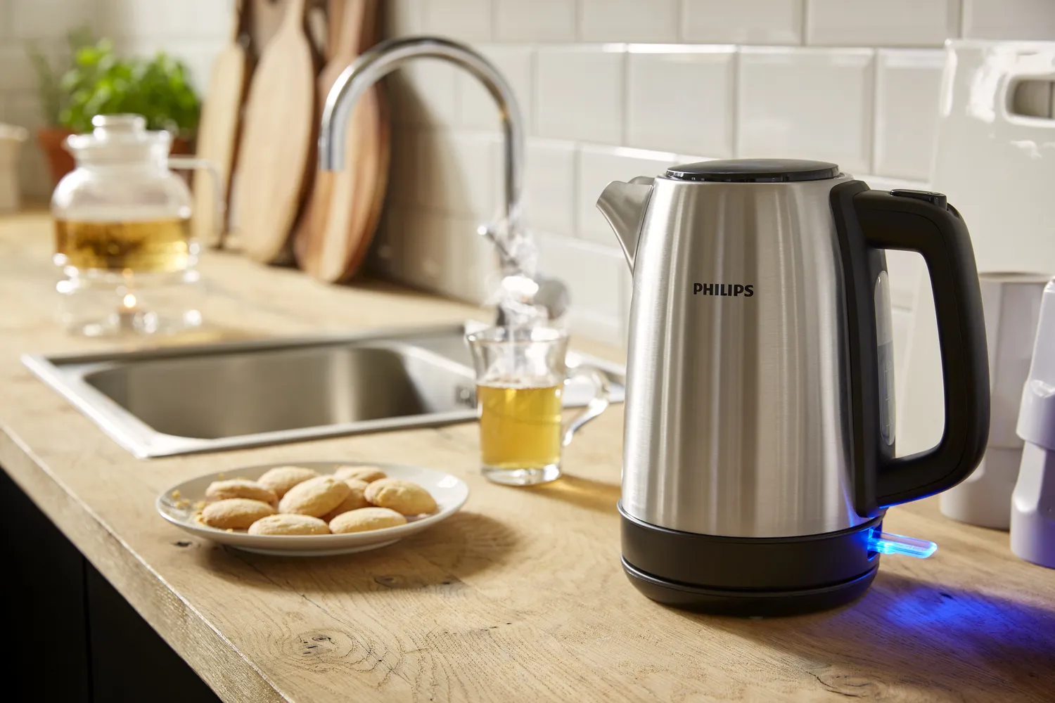 Philips DAILY - electric kettle, steel, 1.7L