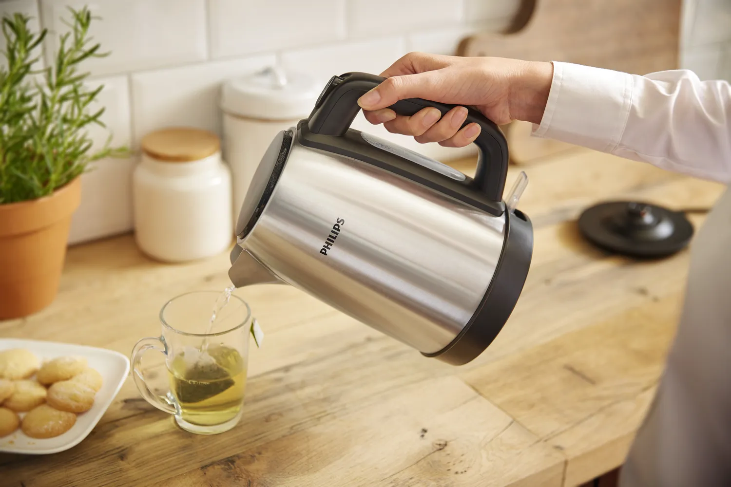 Philips DAILY - electric kettle, steel, 1.7L