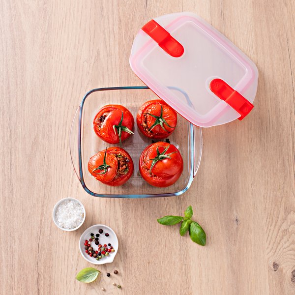 Pyrex Cook &amp; Heat Square glass food container with patented microwave safe lid