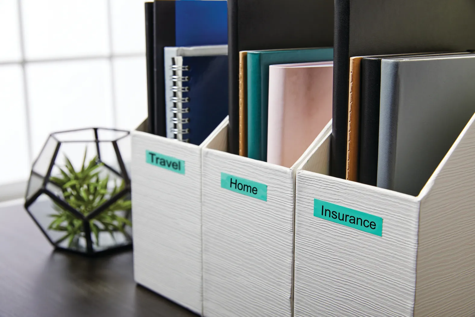 DYMO D1 m&auml;rktejp standard 9mm, svart p&aring; gr&ouml;nt, 7m rulle (40919)