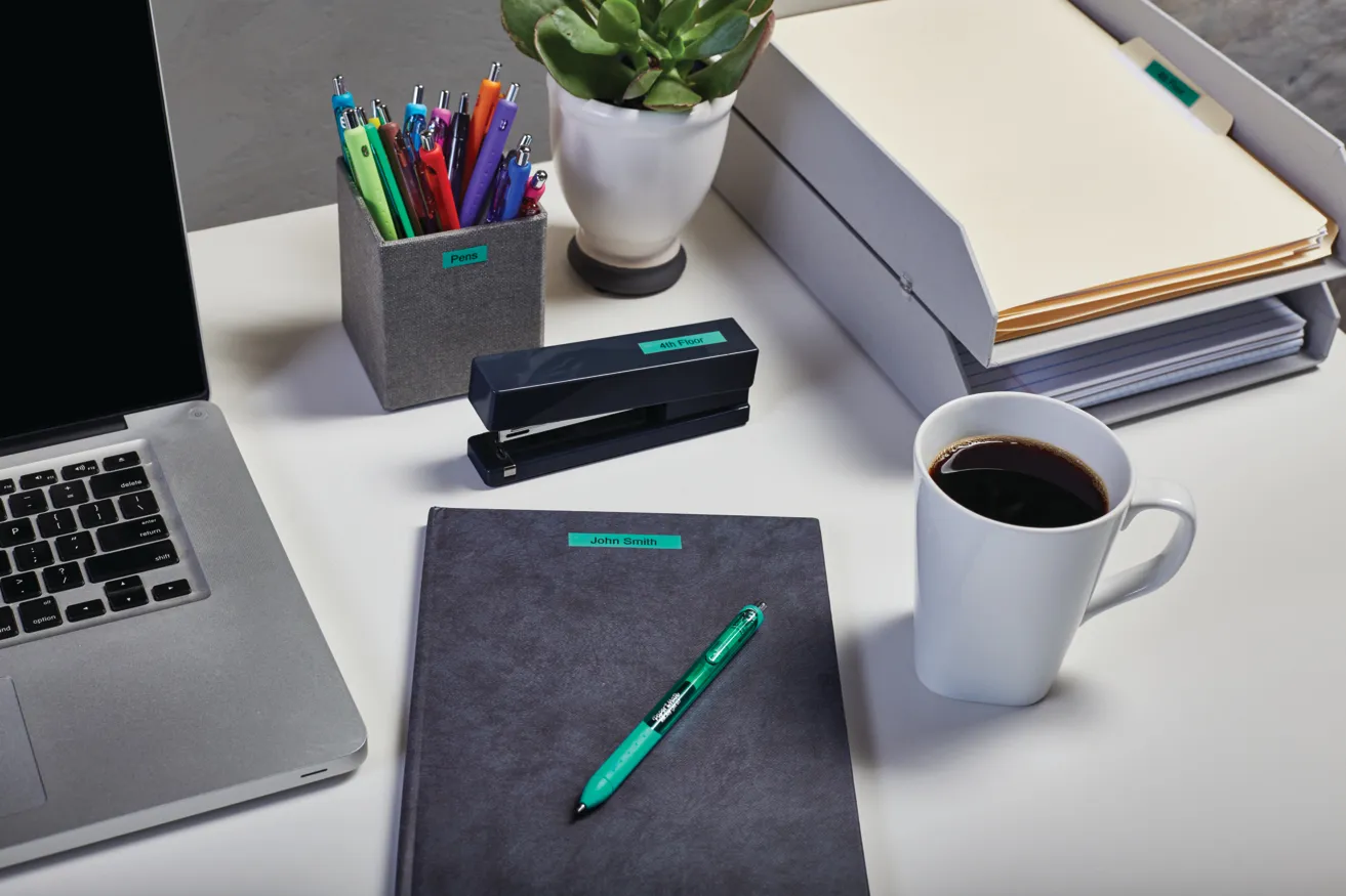 DYMO D1 m&auml;rktejp standard 9mm, svart p&aring; gr&ouml;nt, 7m rulle (40919)