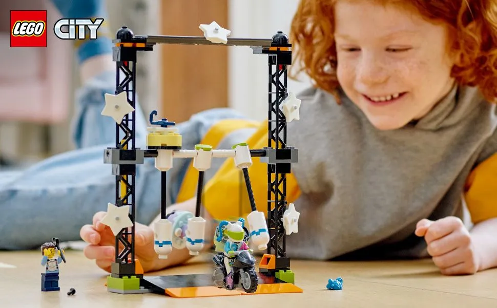 LEGO City Tyrm&auml;&auml;va stunttihaaste 60341