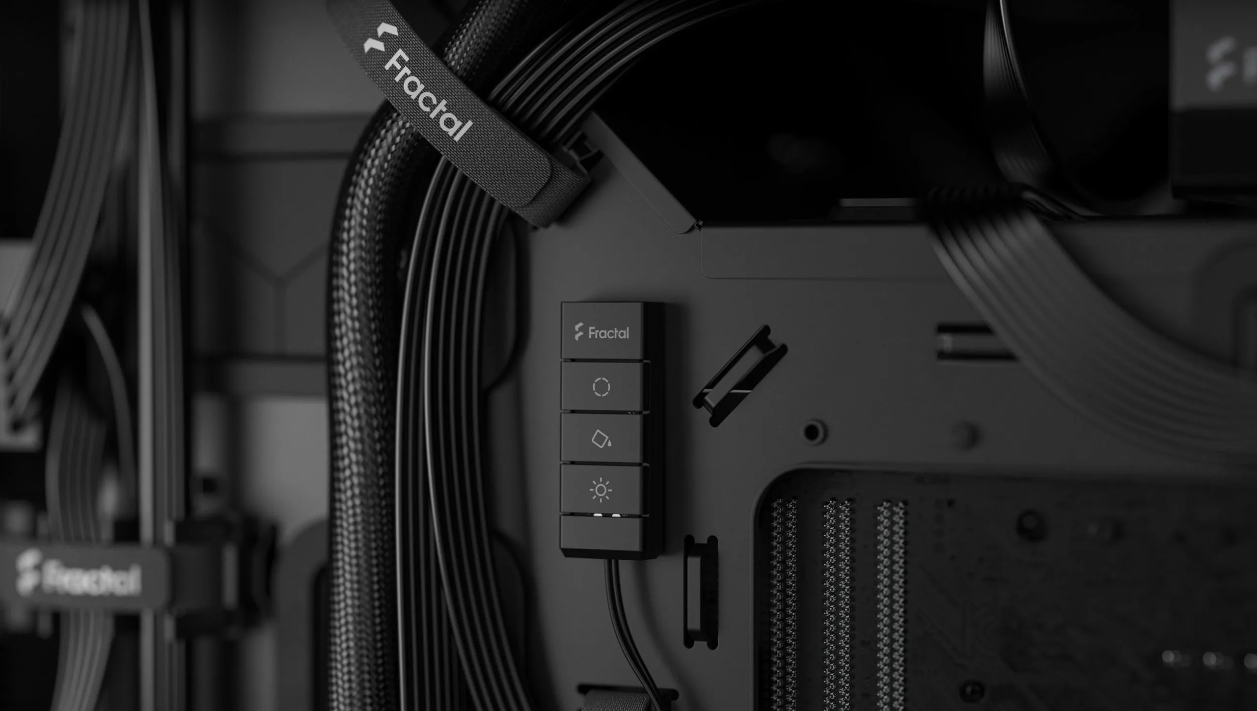 Fractal Design Adjust 2 Fan controller Black