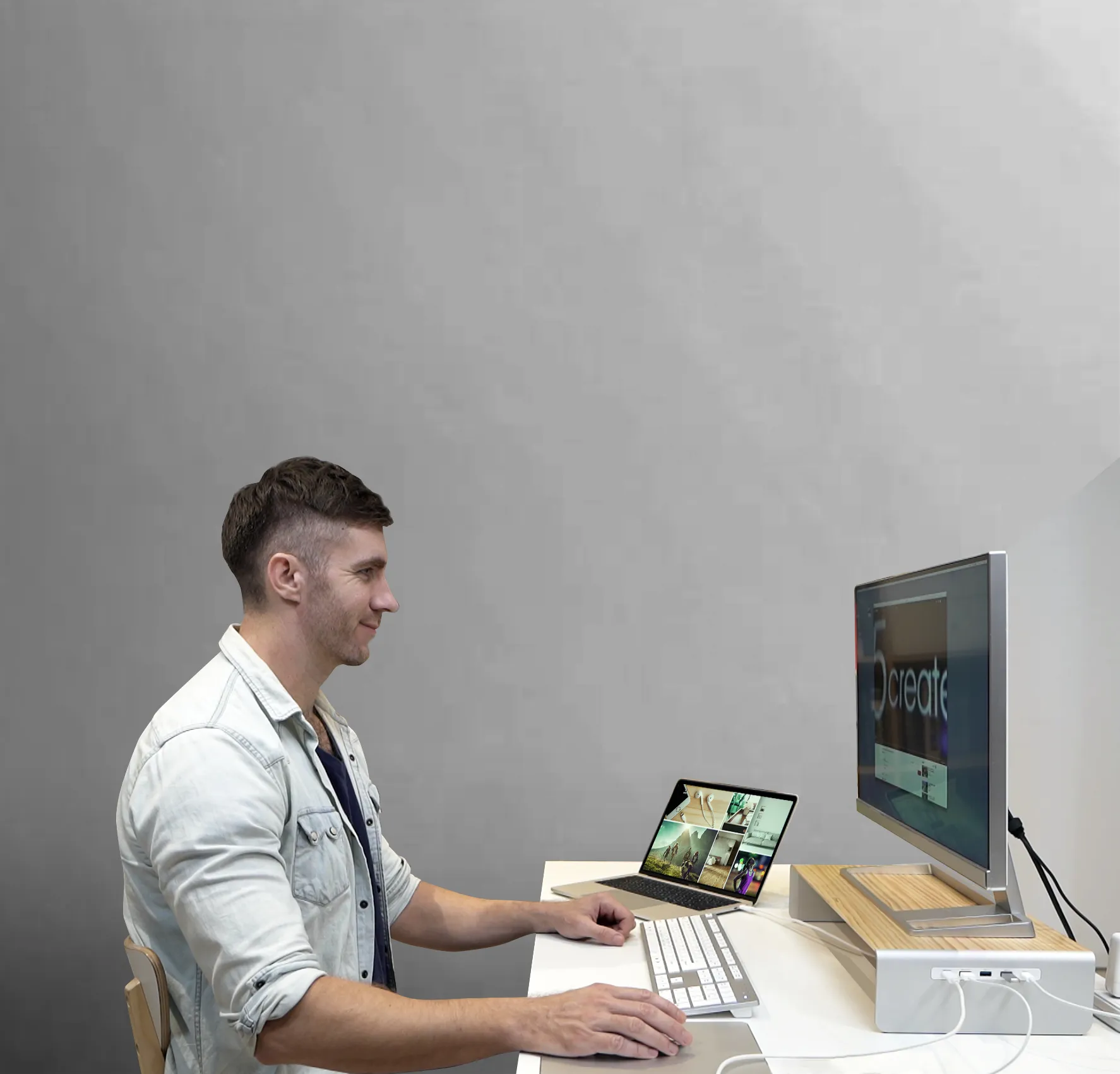 J5 Create WOOD MONITOR STAND WITH DOCKING - STATION