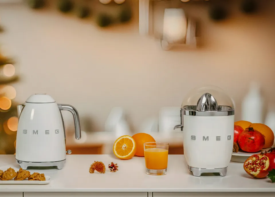 Smeg KLF03CREU - vattenkokare, gr&auml;dde