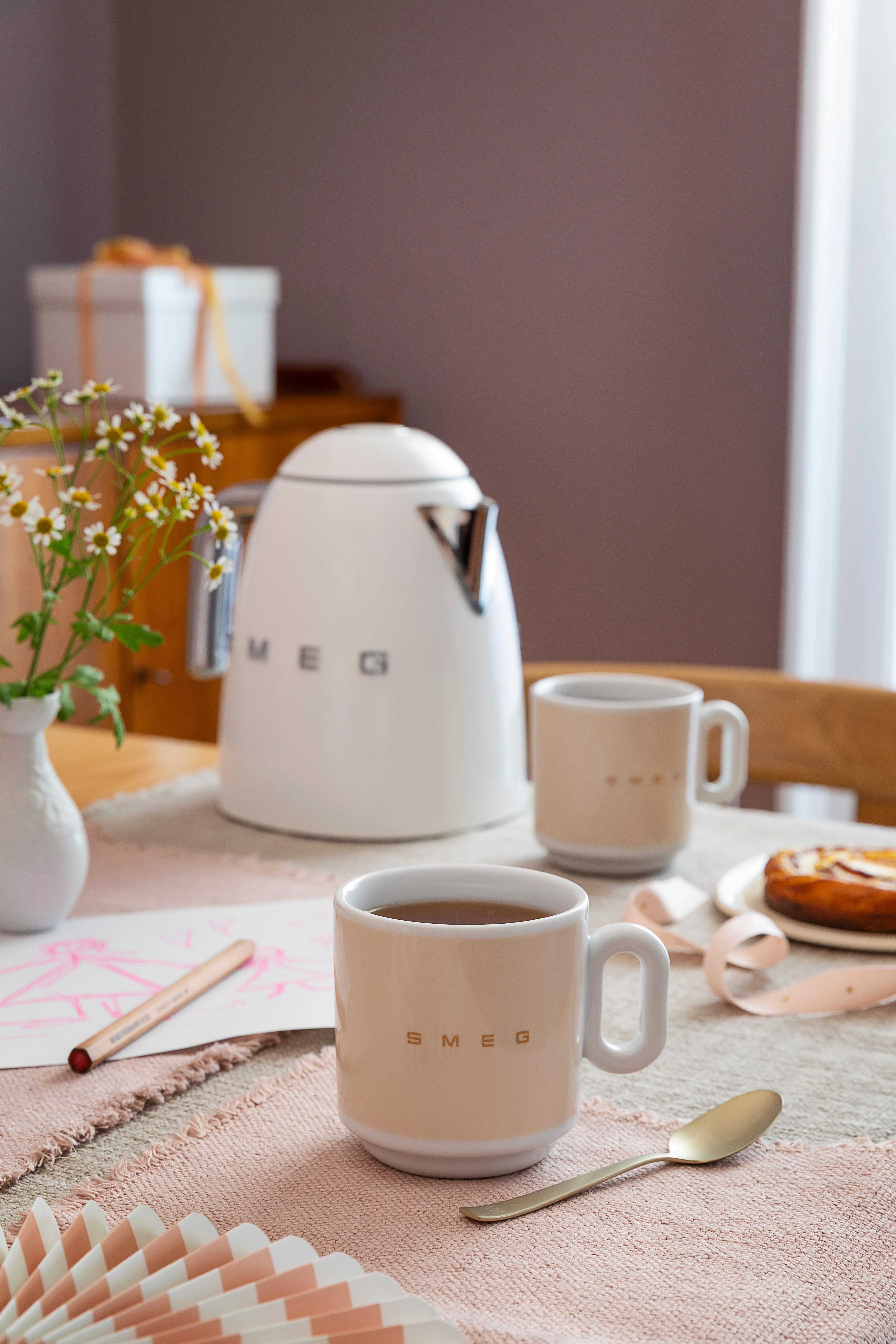 Smeg 50's Style KLF03CREU kettle, 1.7L, 2400W, Cream