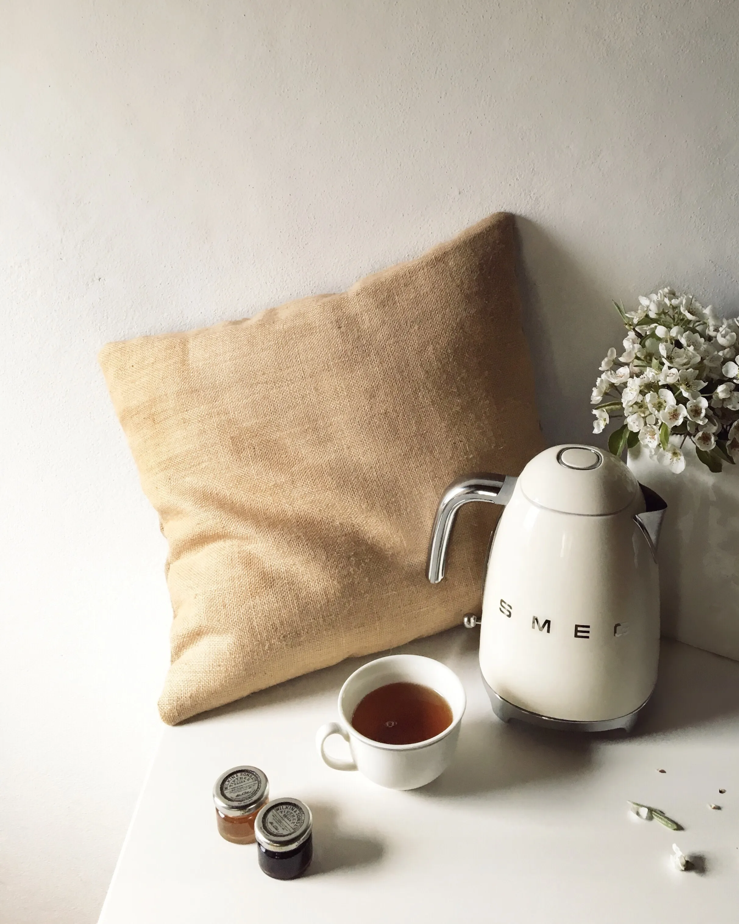 Smeg 50's Style KLF03CREU kettle, 1.7L, 2400W, Cream