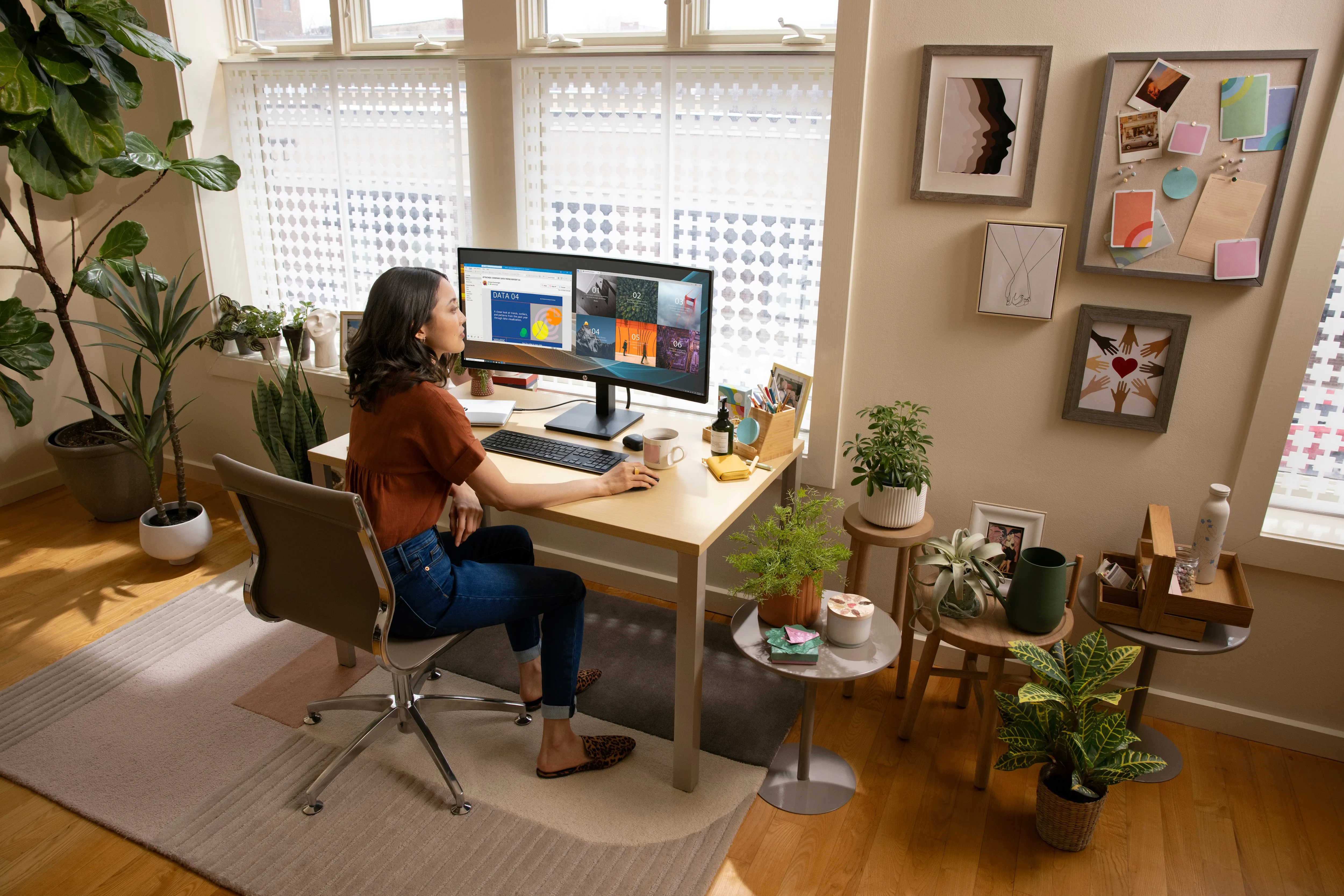 HP P34hc G4 34" WQHD, VA Curved Monitor with USB-C hub
