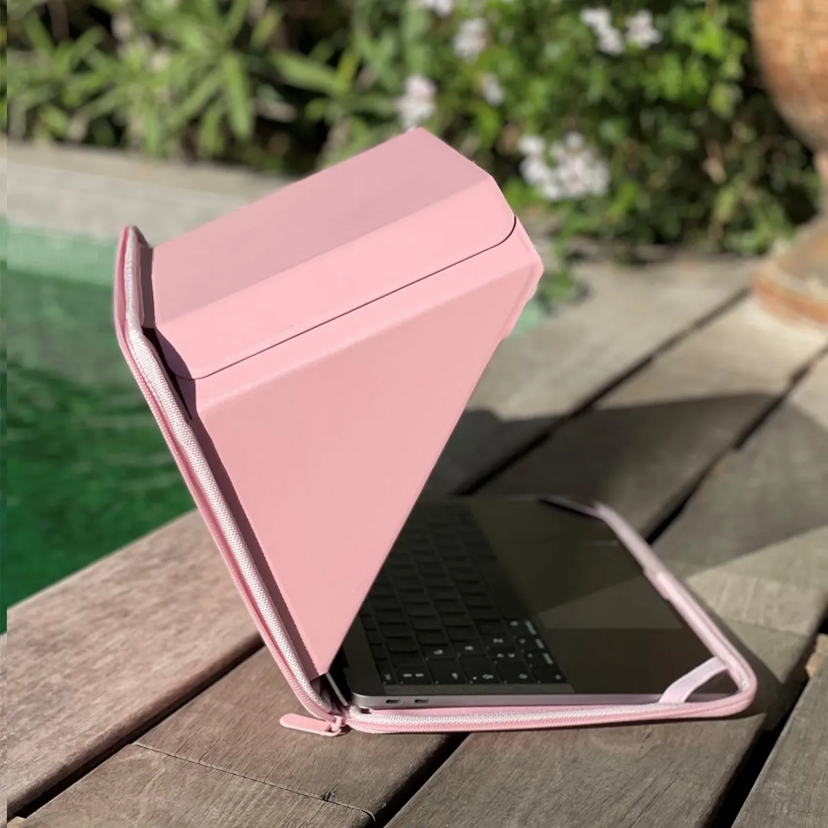 Philbert Sun Shade &amp; Privacy Sleeve/Bag Hemp MacBook 15-16'', Pink