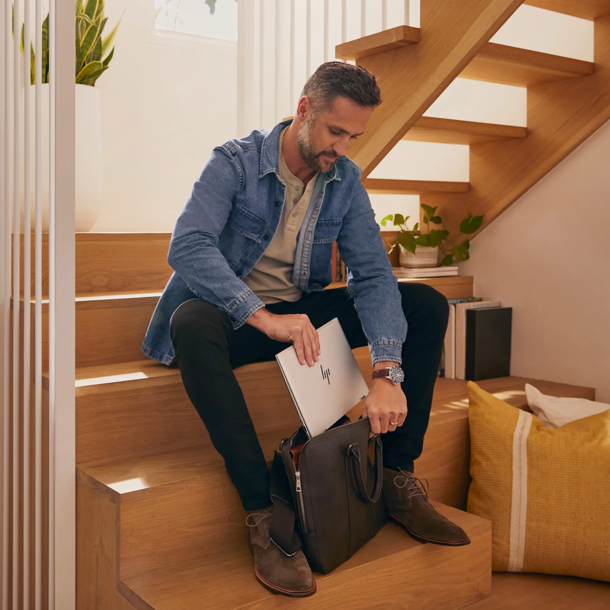 HP EliteBook x360 830 G9 13.3" i5-1235U, 16 GB, 256 GB, Win 11 Pro - b&auml;rbar dator, silver