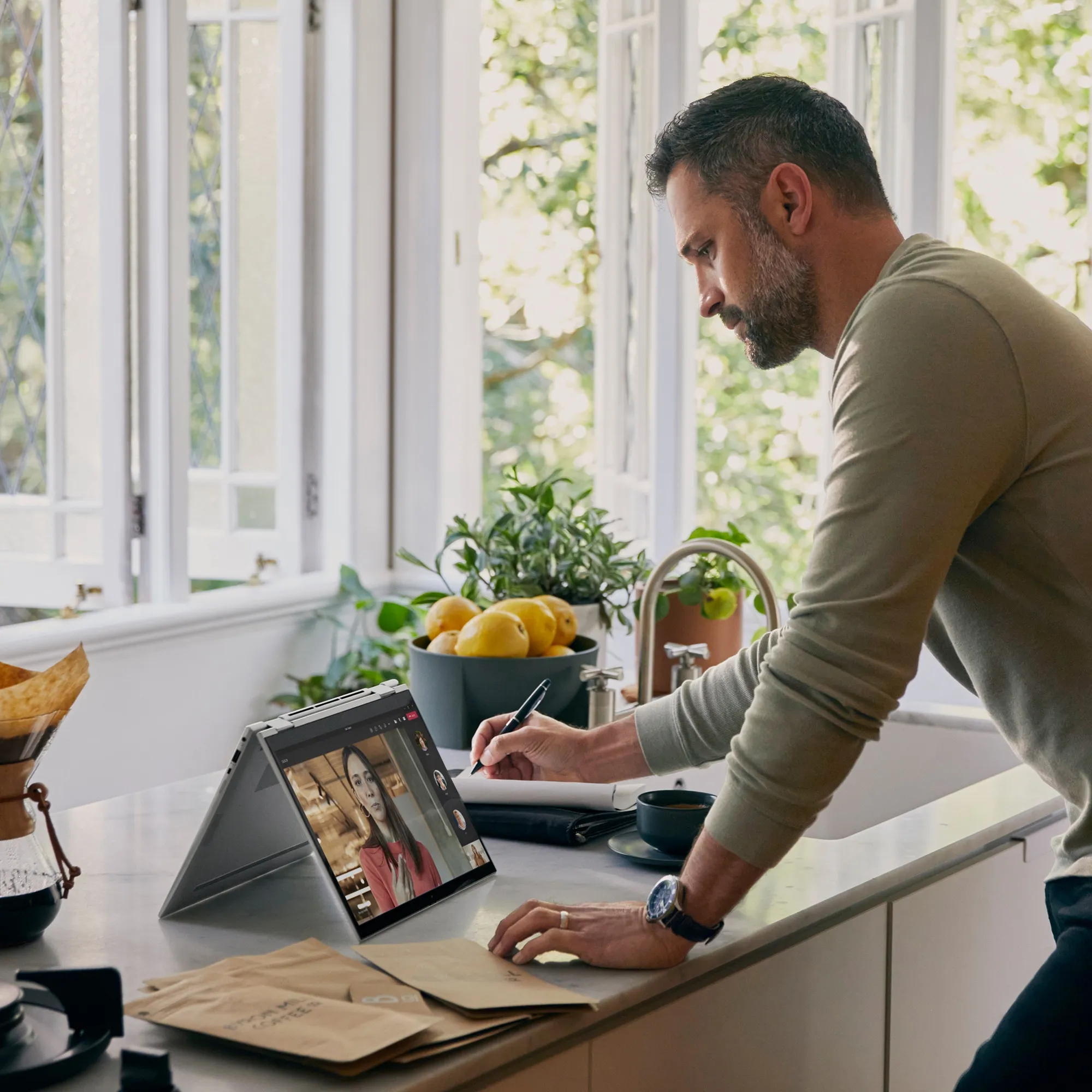 HP EliteBook x360 830 G9 13.3" i5-1235U, 16 GB, 256 GB, Win 11 Pro - b&auml;rbar dator, silver