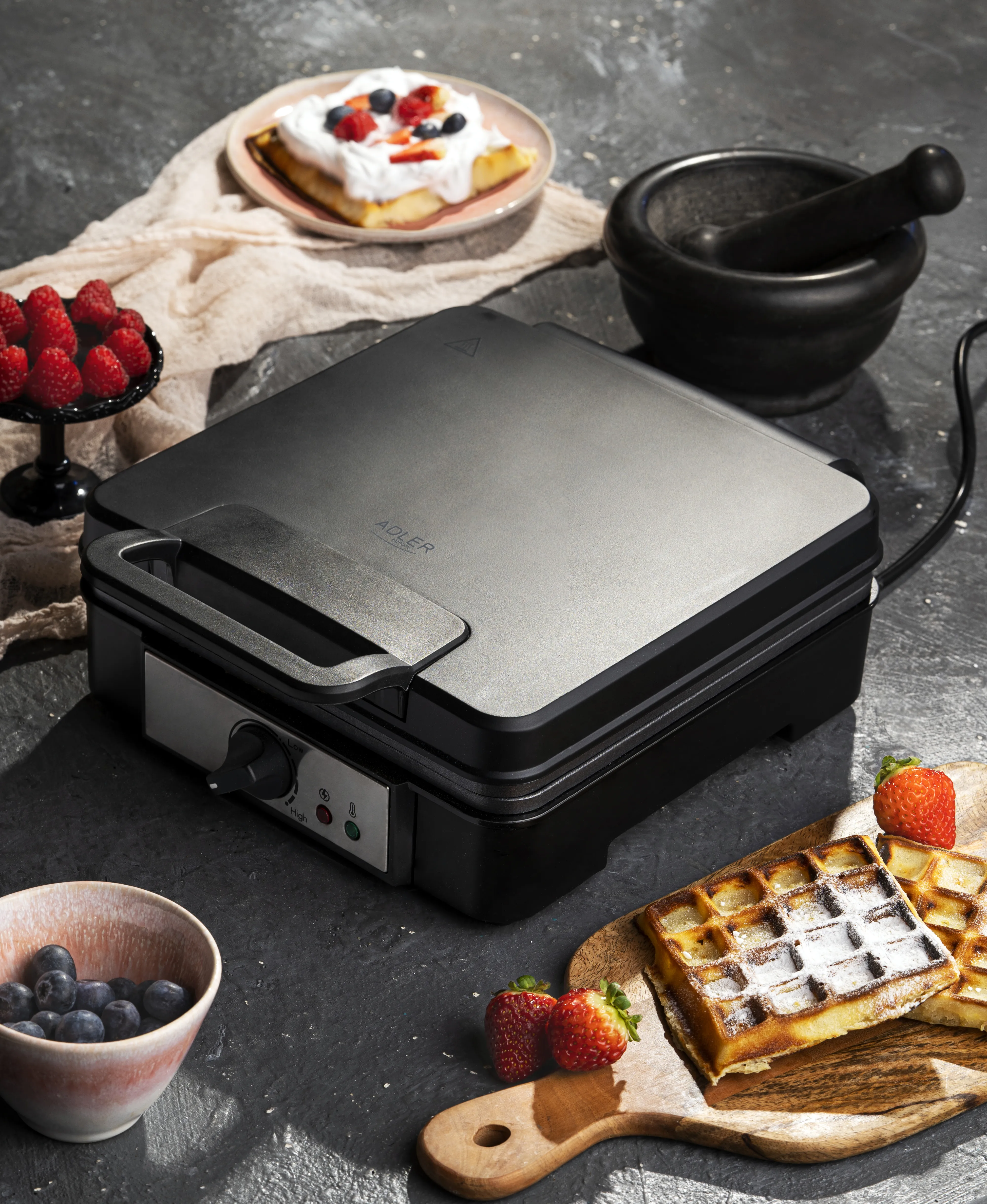 Adler AD 3049 Waffle Maker, 1800 Watt, 4 Slices, Black