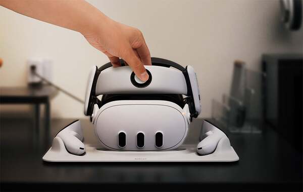BOBOVR D3 Charging Dock for Meta Quest 3, White