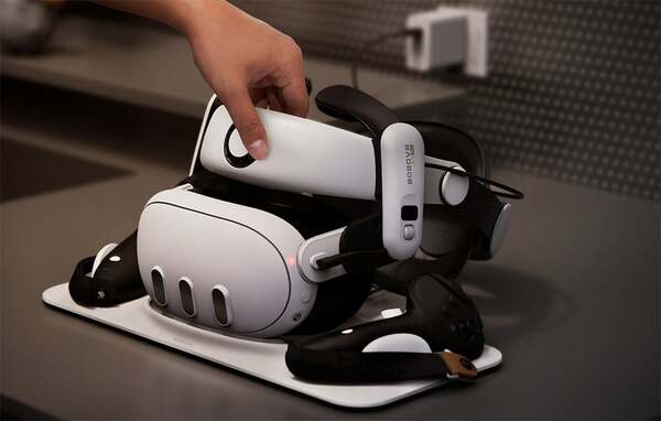 BOBOVR D3 Charging Dock for Meta Quest 3, White