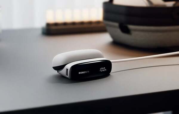 BOBOVR PD100 2-in-1 Charging Dock and Power Bank for B100 Battery