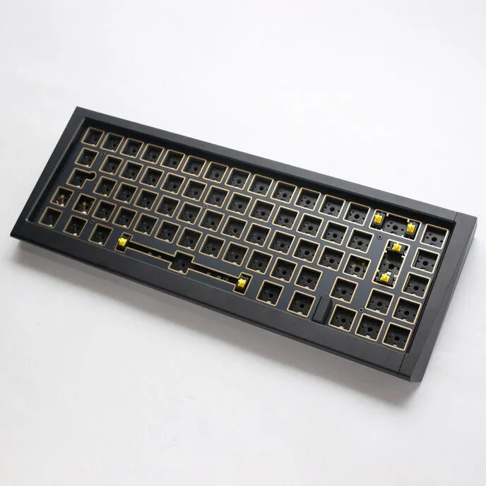 Ducky Outlaw65 Barebone -n&auml;pp&auml;imist&ouml;n runko, musta