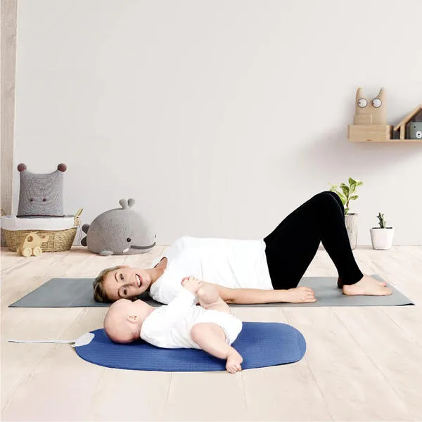 Shnuggle Yoga - skötunderlag, navy