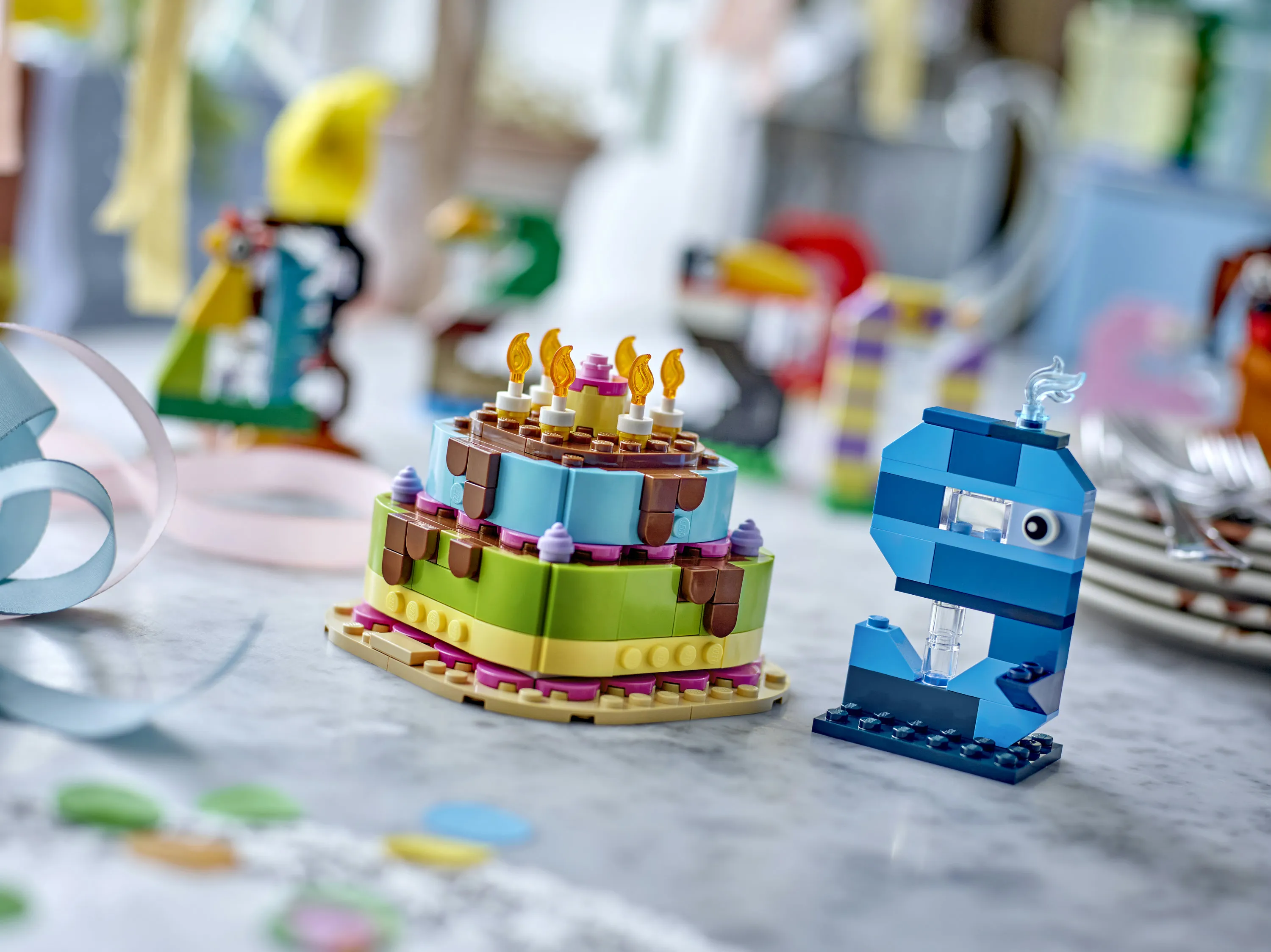 LEGO Seasonal Syntym&auml;p&auml;iv&auml;kakku 40815
