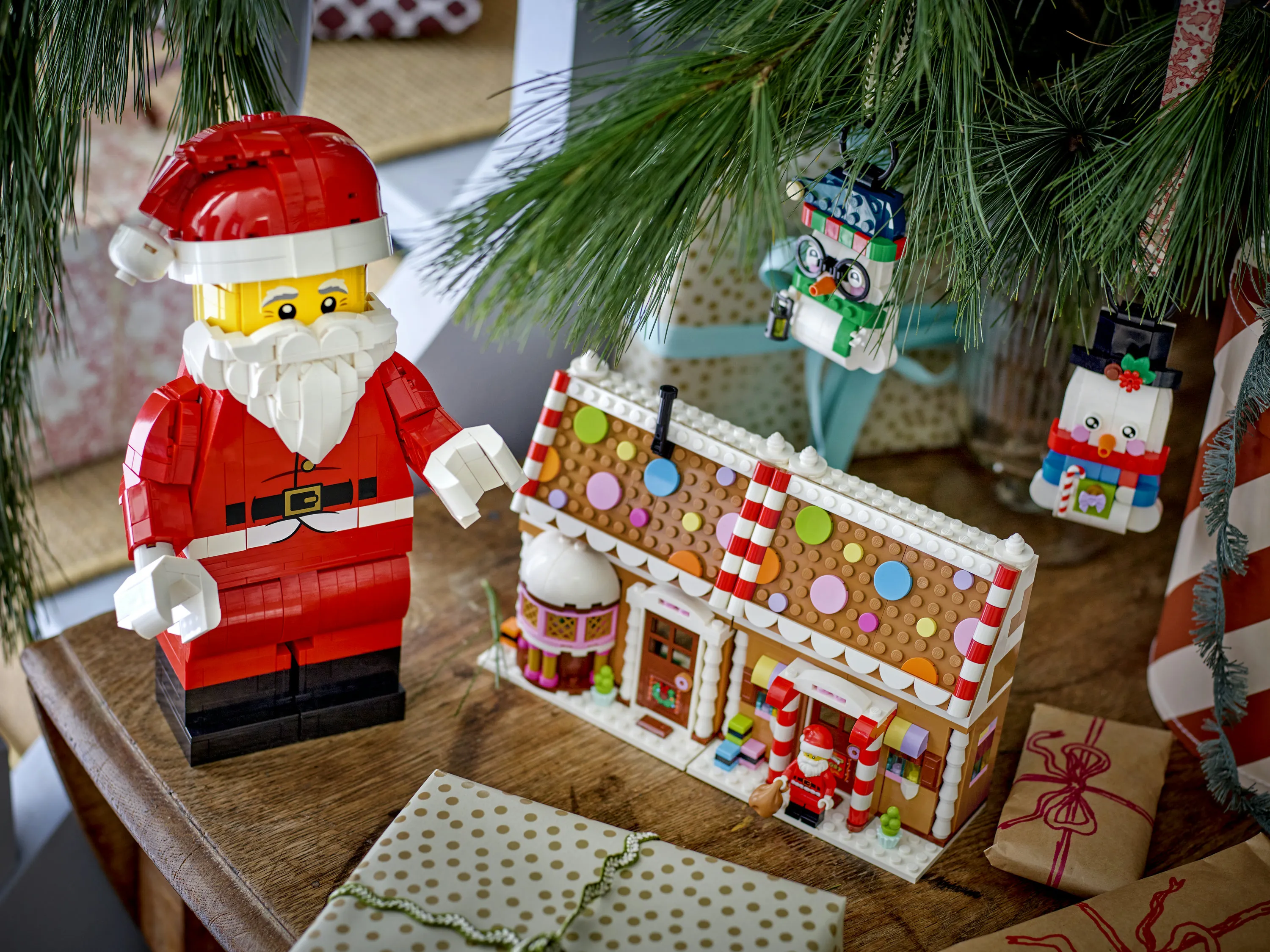LEGO Seasonal Festive Gingerbread House 40809