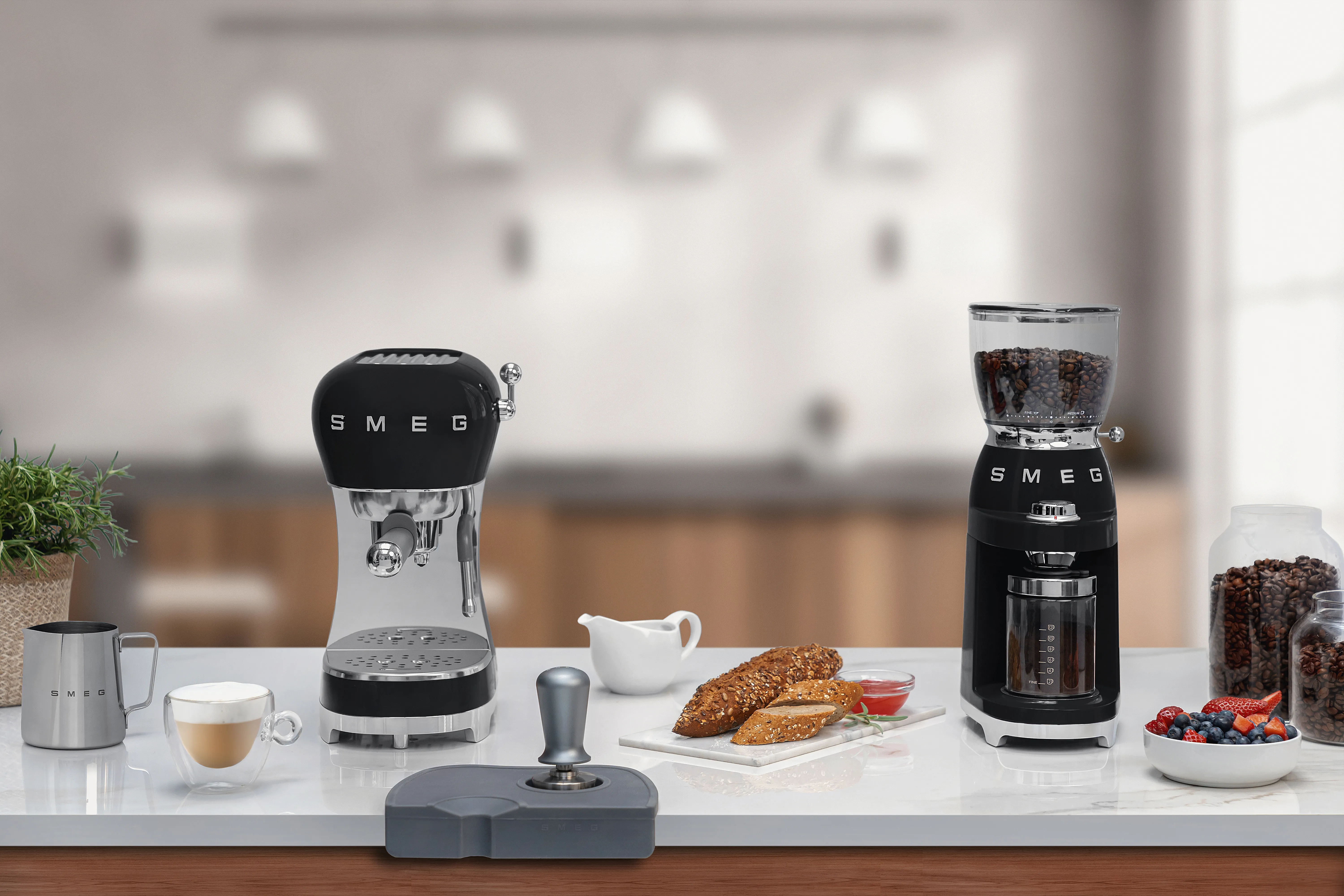 Smeg 50's Style ECF02BLEU - espressomaskin, Svart