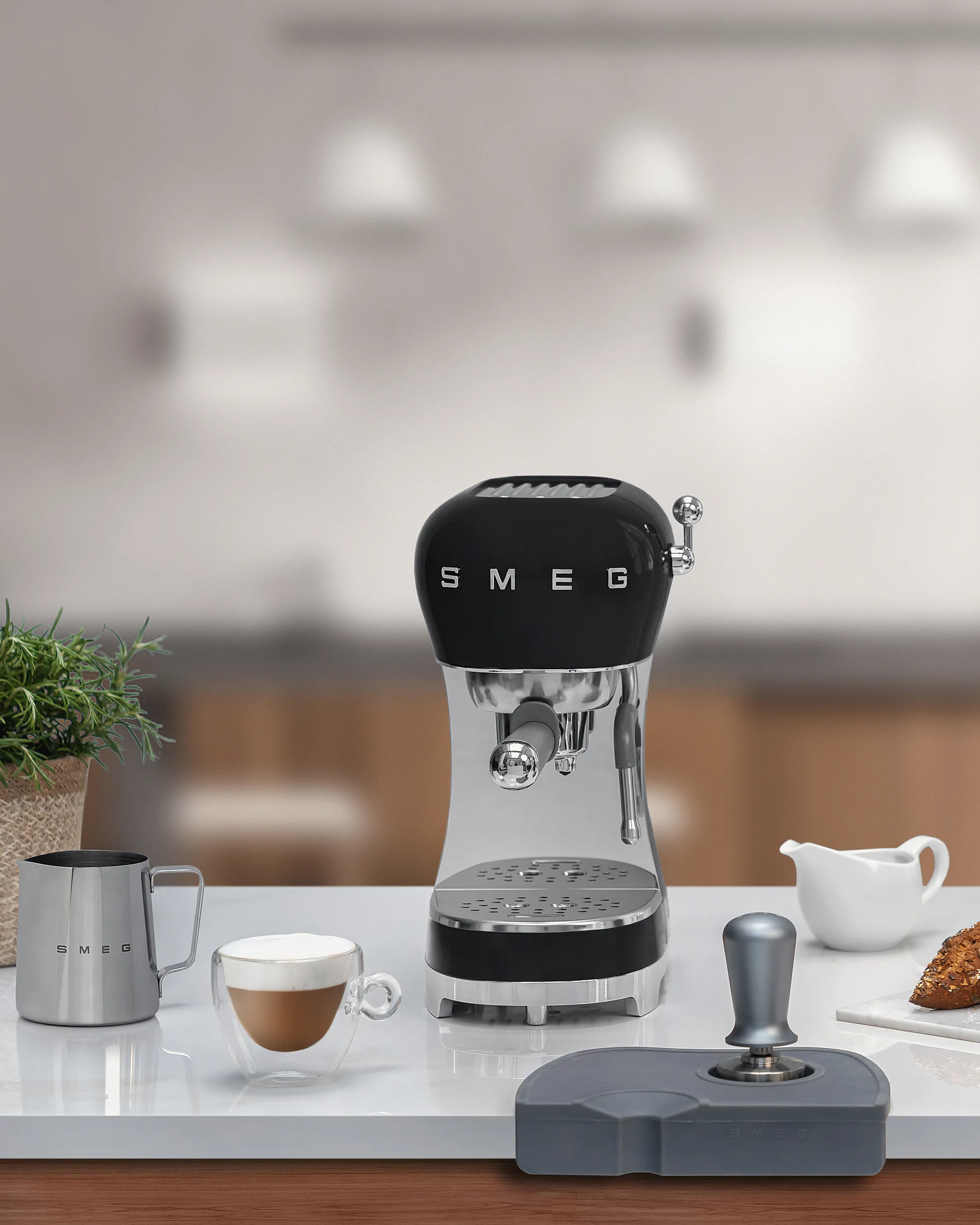 Smeg 50's Style ECF02BLEU - espressomaskin, Svart