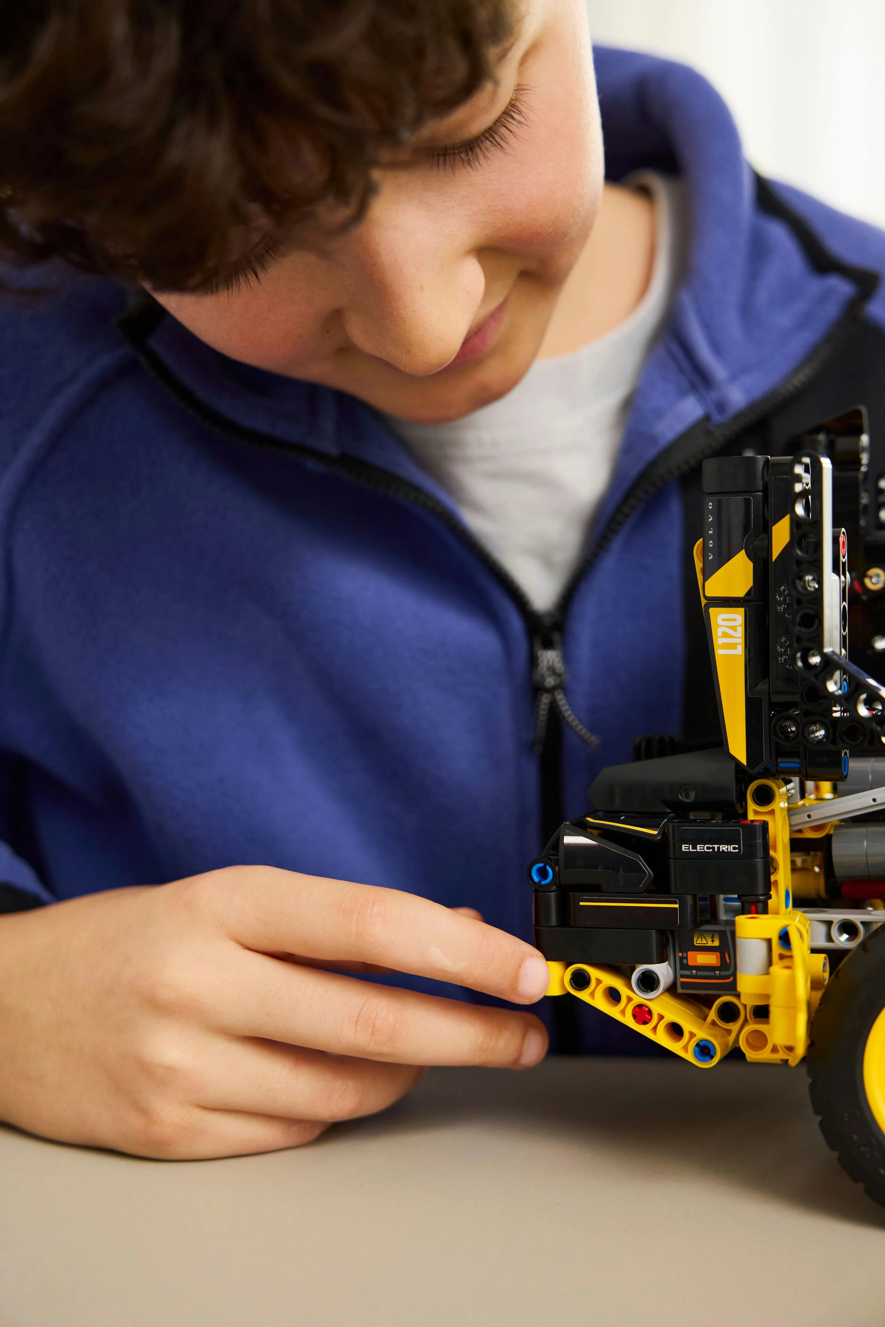 LEGO Technic Volvo L120 Electric Wheel Loader 42209