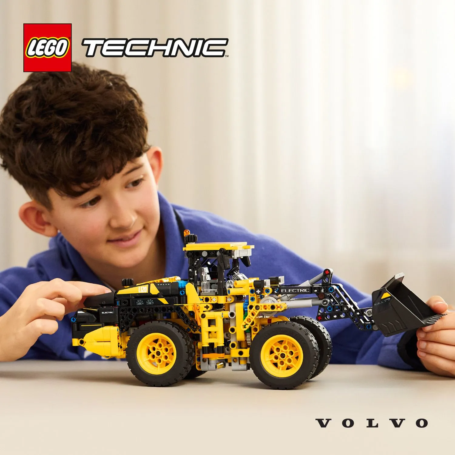 LEGO Technic Volvo L120 Electric Wheel Loader 42209