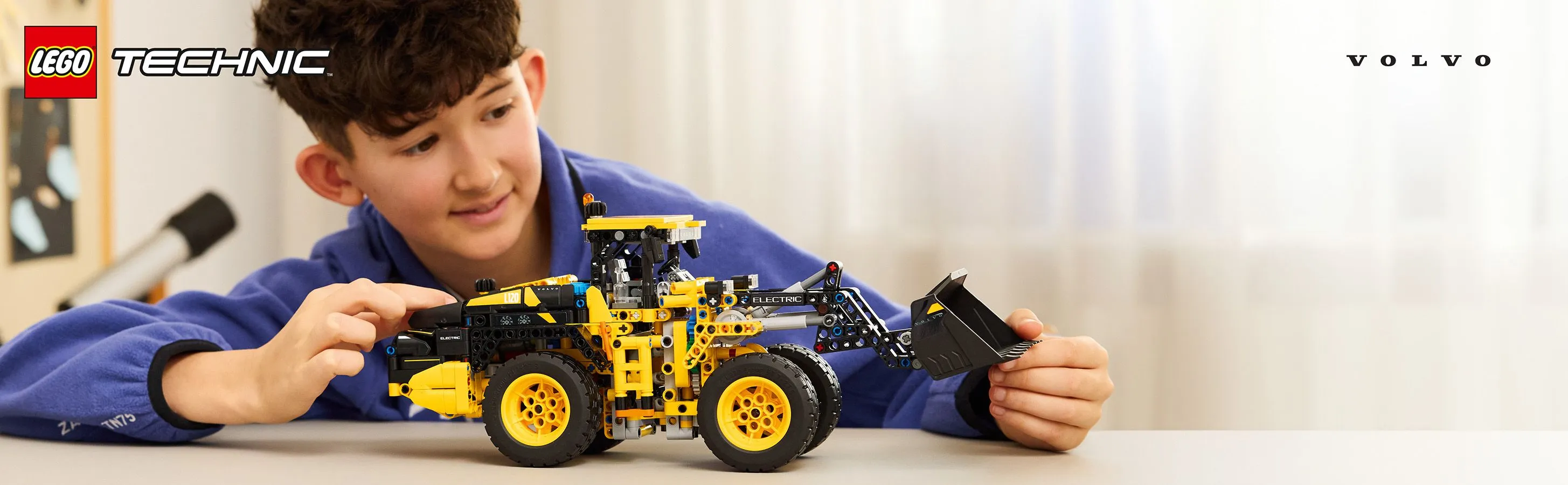 LEGO Technic Volvo L120 Electric Wheel Loader 42209
