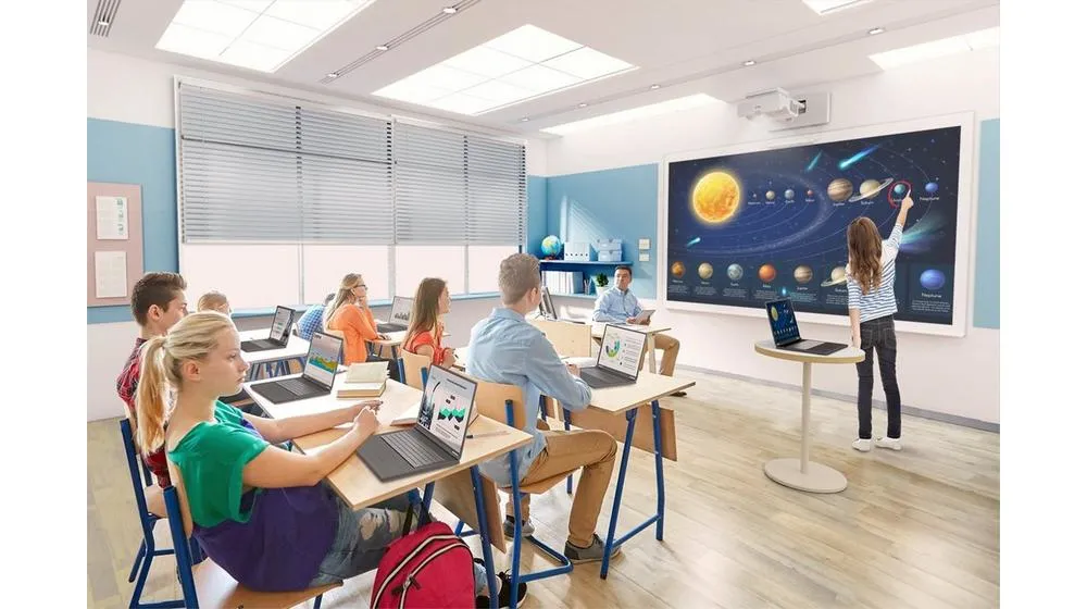 EPSON EB-775F Projector 1080p 4100Lm projection ratio 0.25 - 0.35:1 Over 2.500.000:1 16W speaker